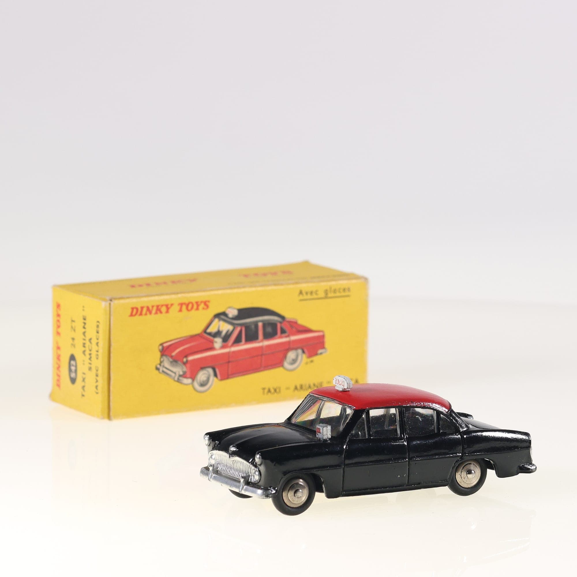 Dinky Toys 24 ZT  Simca Ariane Taxi 1/43 Bicolore avec boîte