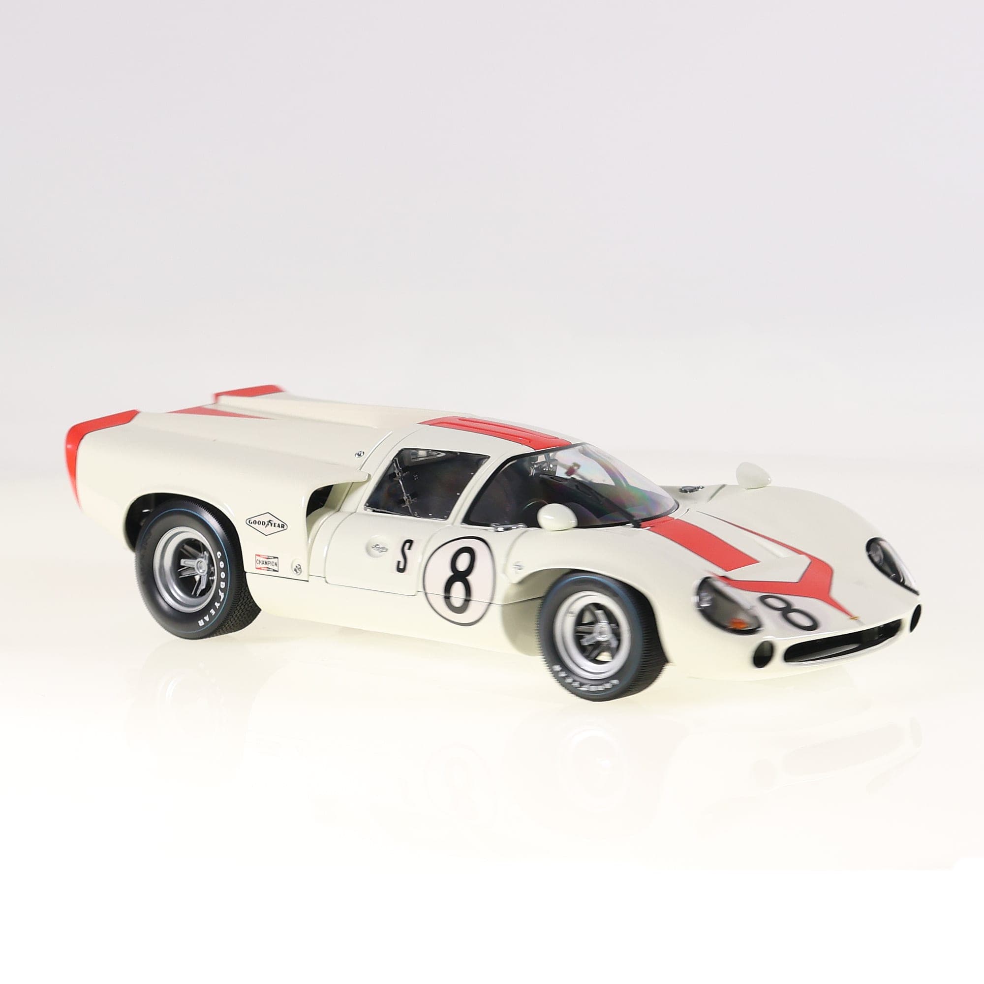 Exoto Lola Lola T70 Mk III 1/18 Blanc / Rouge #8 avec boîte — miniature 12