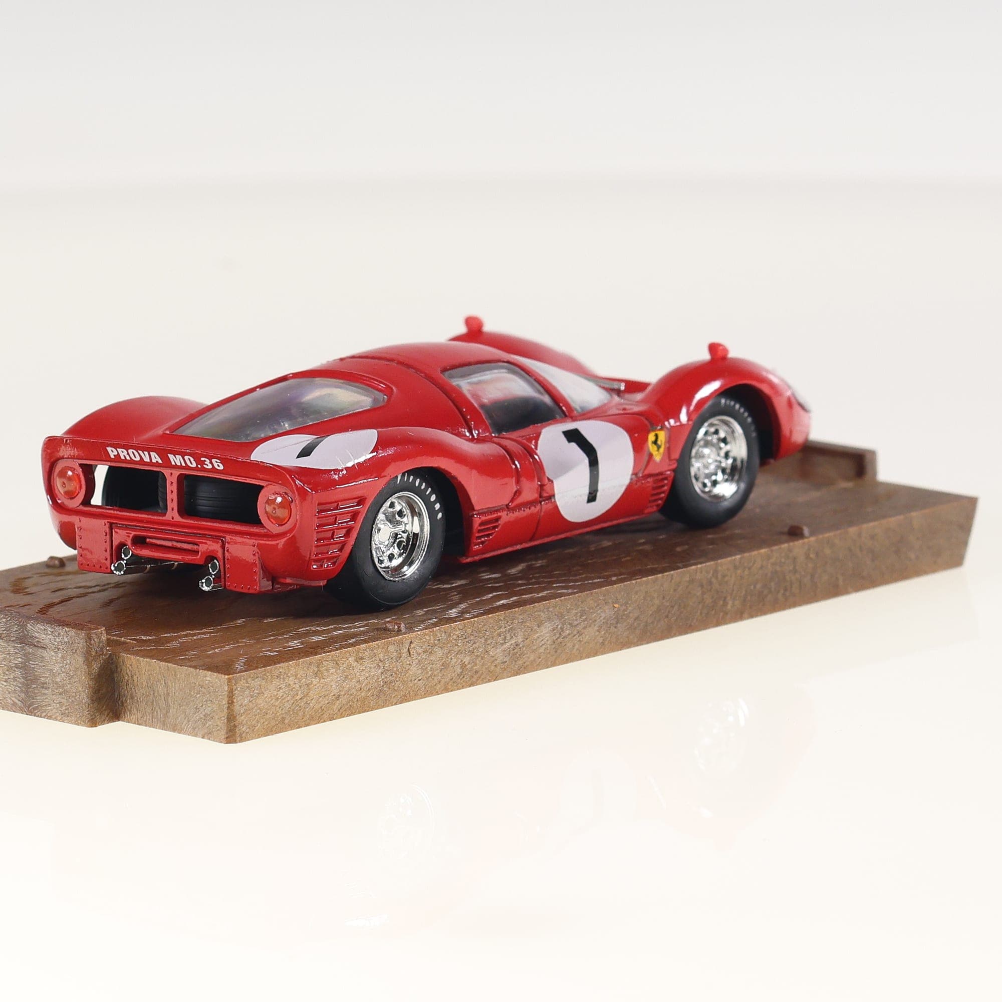 Brumm R157 Ferrari 330 P3 HP 420 1966 #1 1/43 Rouge avec boîte — miniature 8