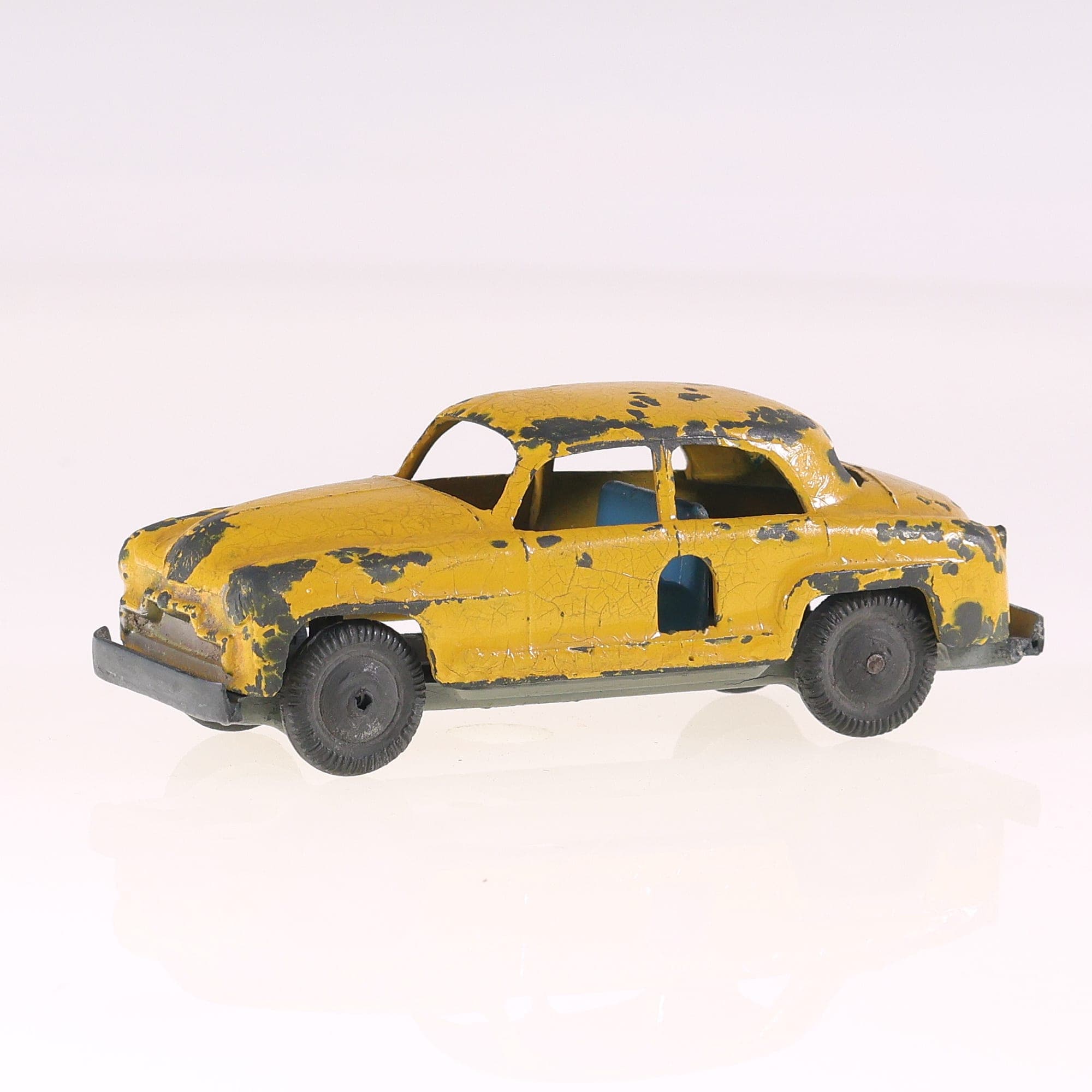 Solido tranformable baby Simca Aronde 1/43 Jaune Grade D sans boîte — photo 1