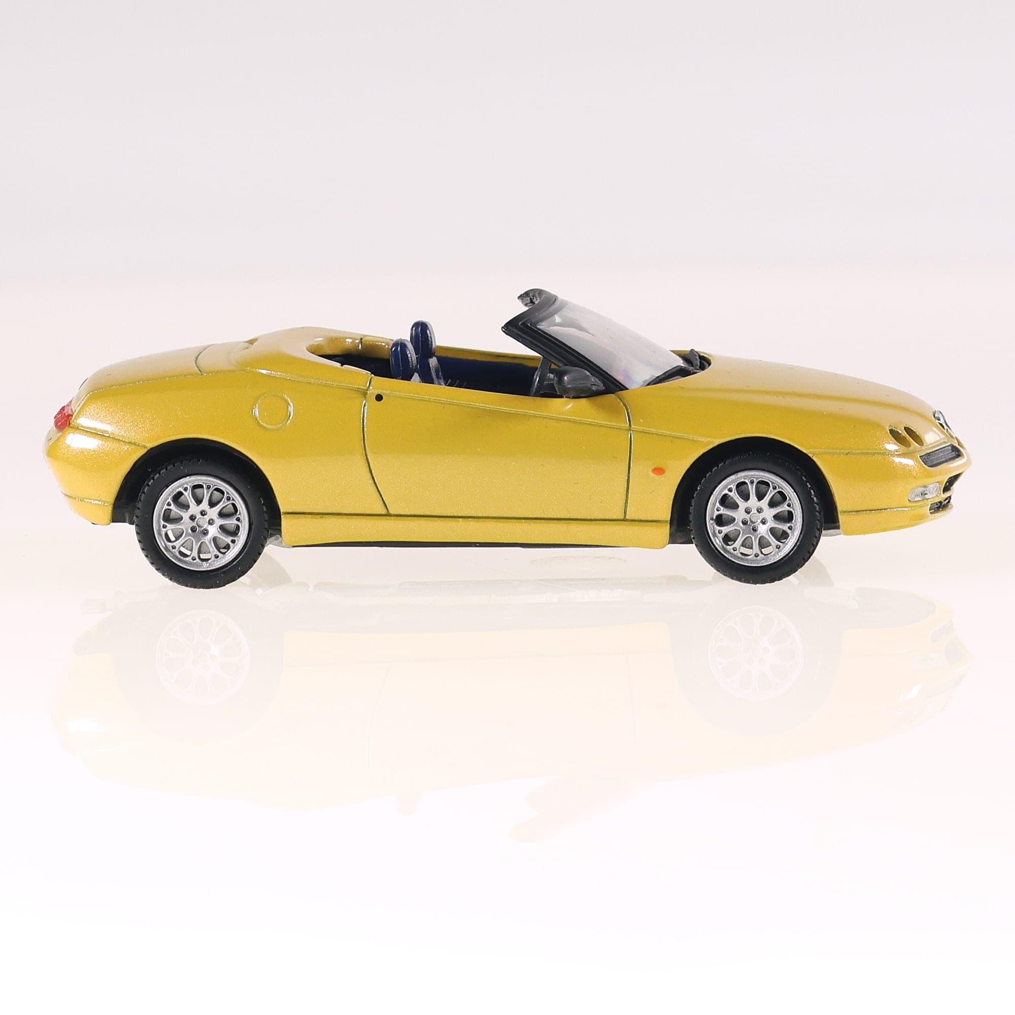 Solido Alfa Romeo Spider 1/43 Jaune avec boîte — miniature 11