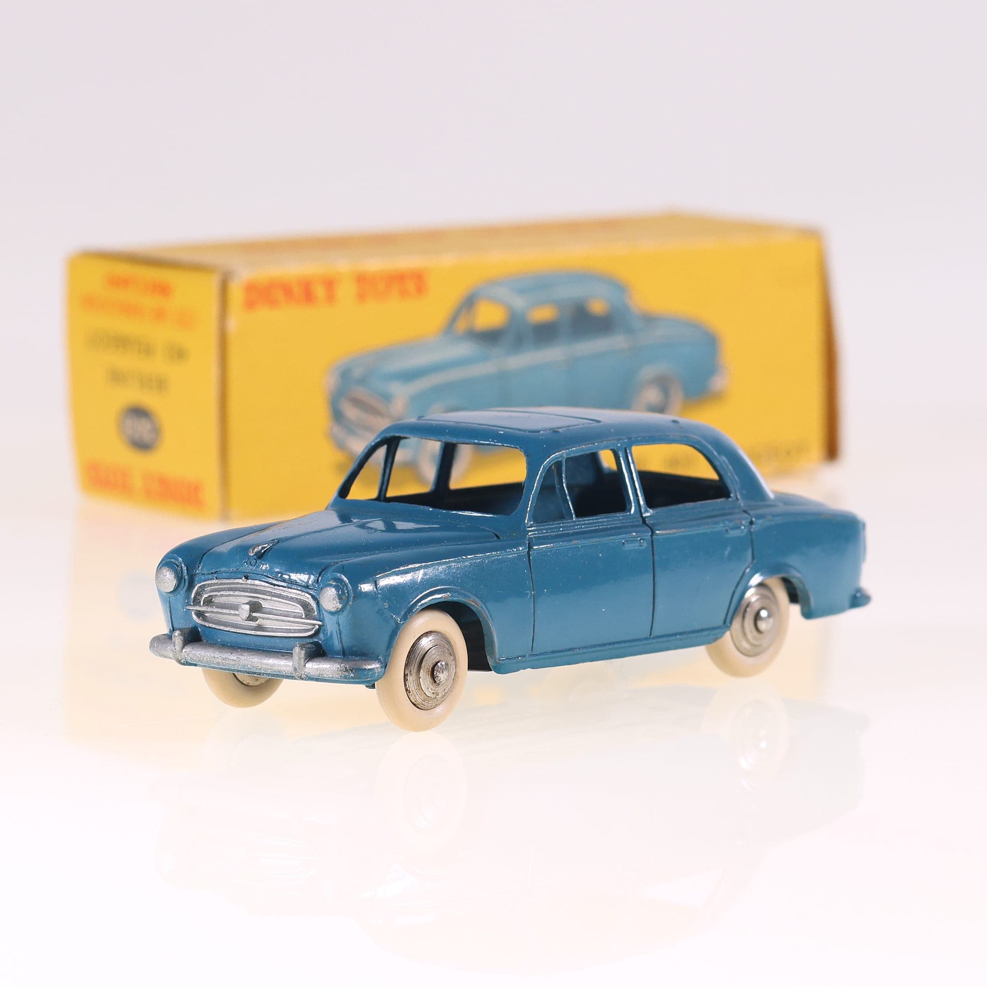 Dinky Toys 24B Peugeot 403 Berline 1/43 bleu nattier Grade B neuf avec boîte