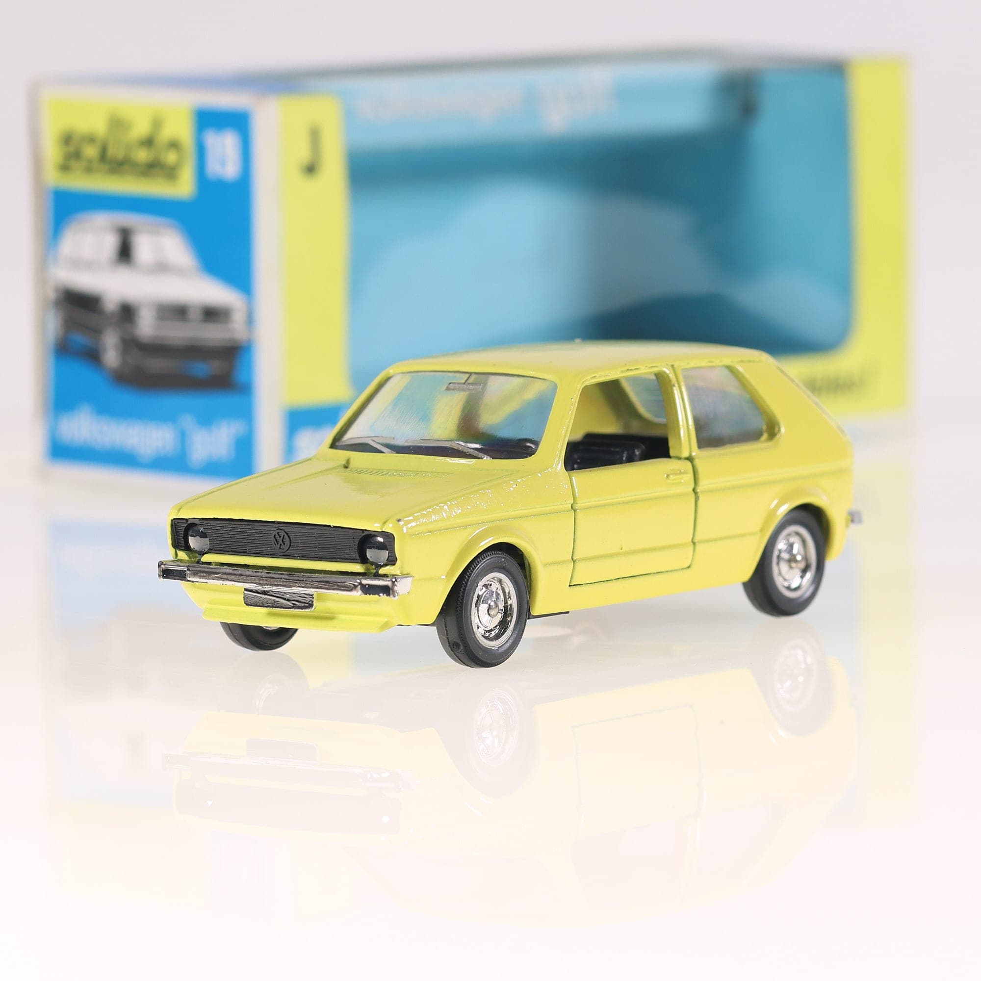 Solido 19 Volkswagen Golf  1/43 Jaune avec boîte