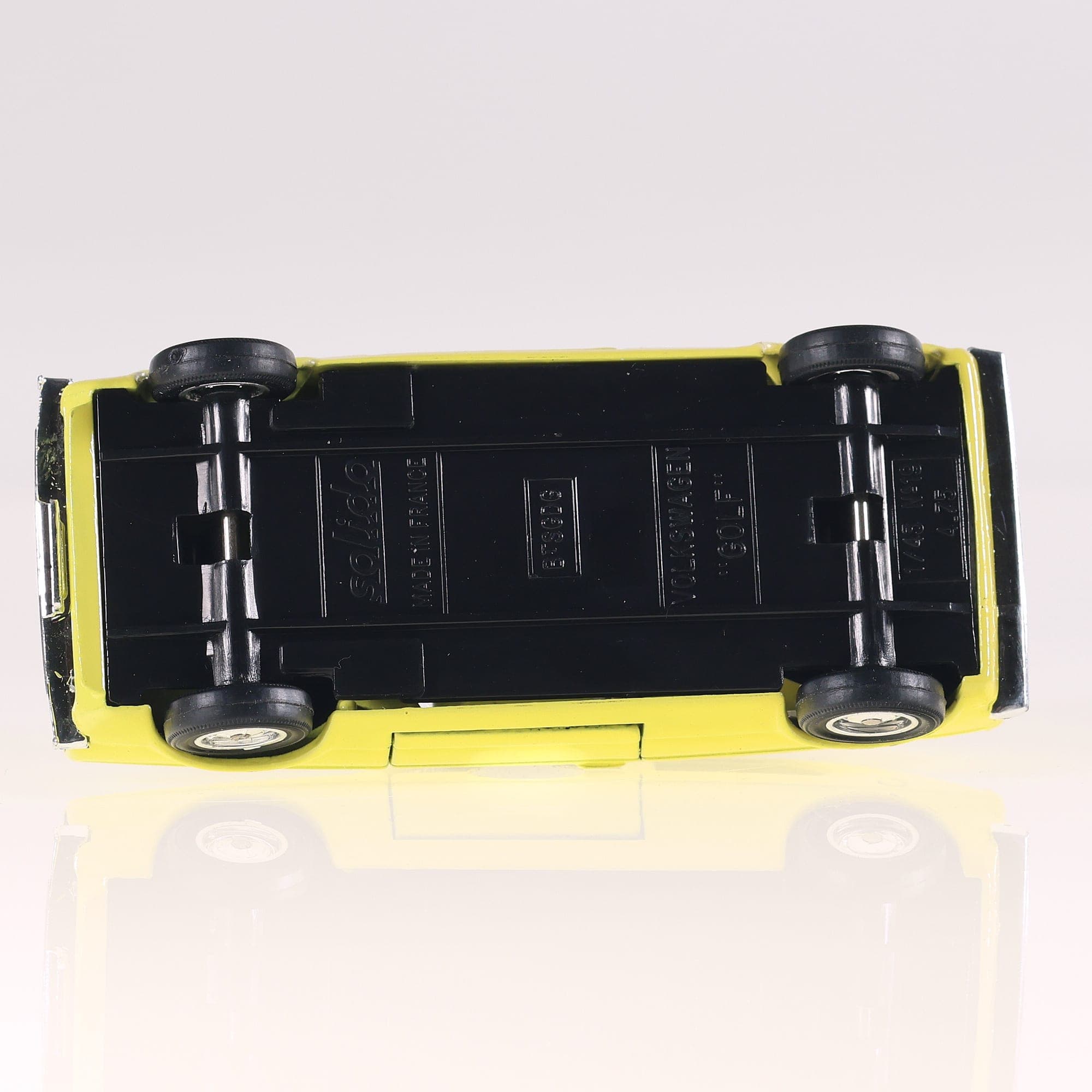 Solido 19 Volkswagen Golf  1/43 Jaune avec boîte — miniature 3
