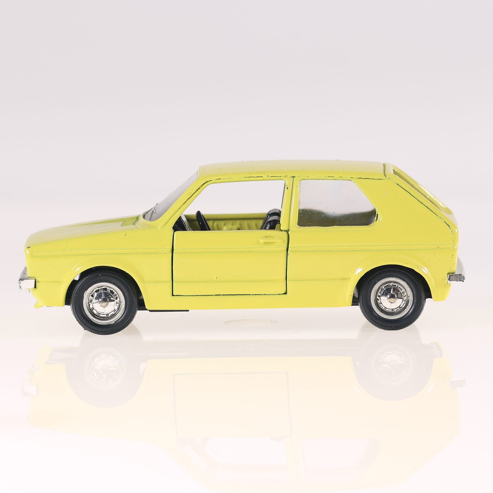 Solido 19 Volkswagen Golf  1/43 Jaune avec boîte — miniature 8