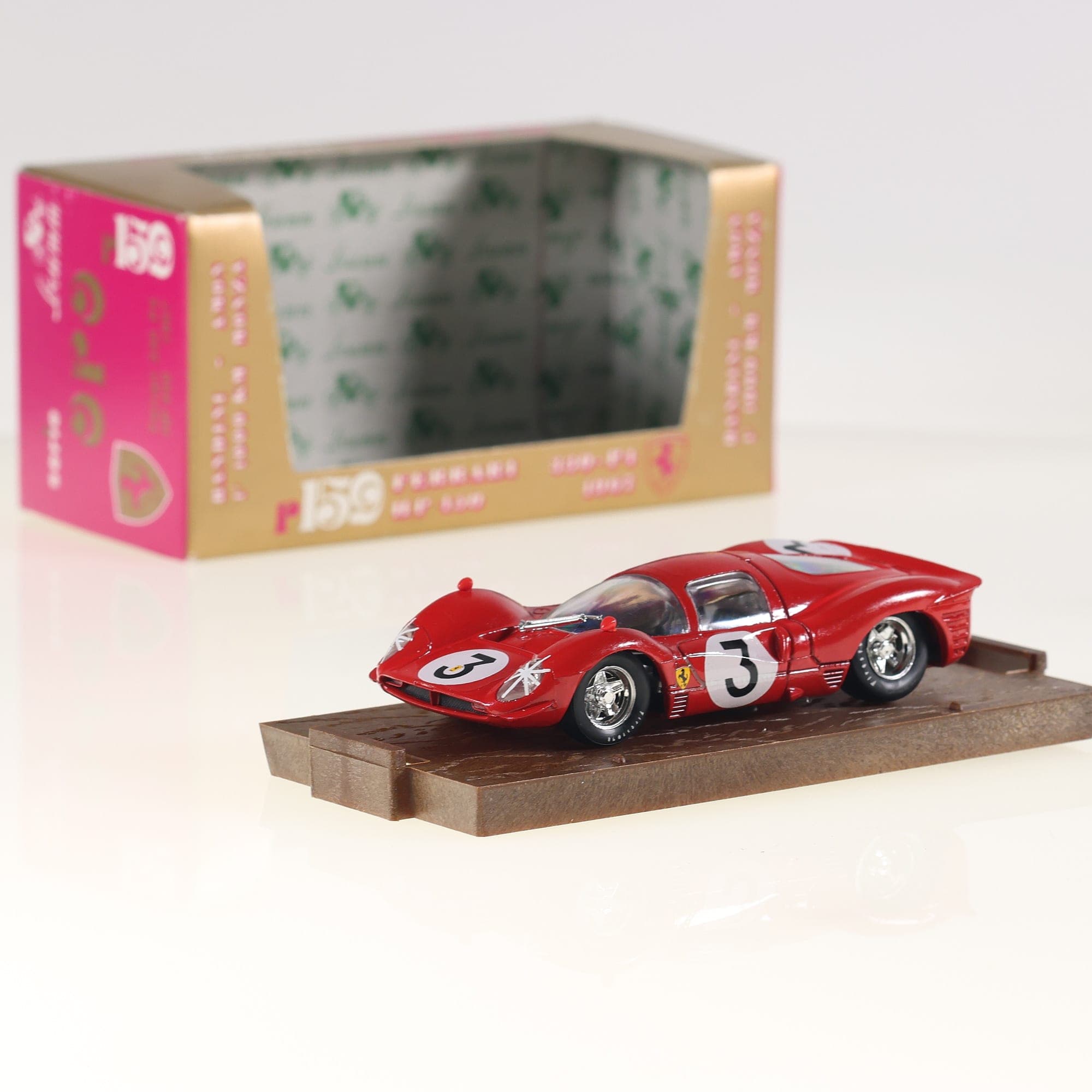 Brumm R159 Ferrari 330 P4 HP 450 1967 #3 1/43 Rouge avec boîte