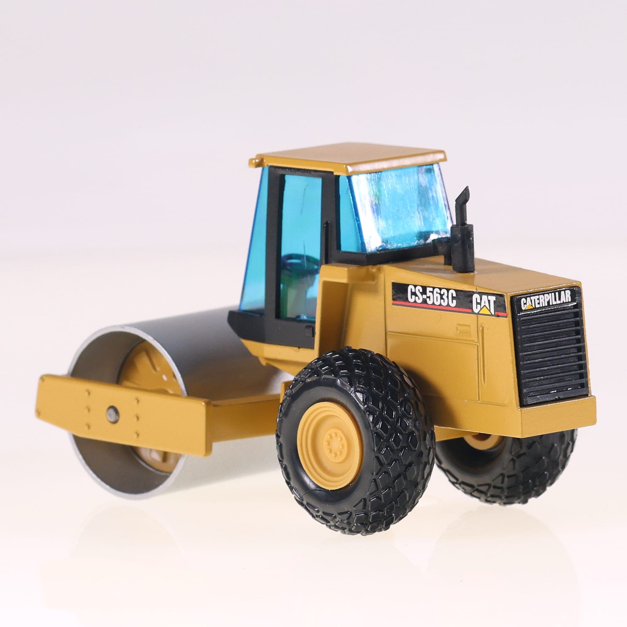 NZG  MODELLE n° 4013 Caterpillar CP-563C Vibratory Soil Compactor 1/50  — miniature 7