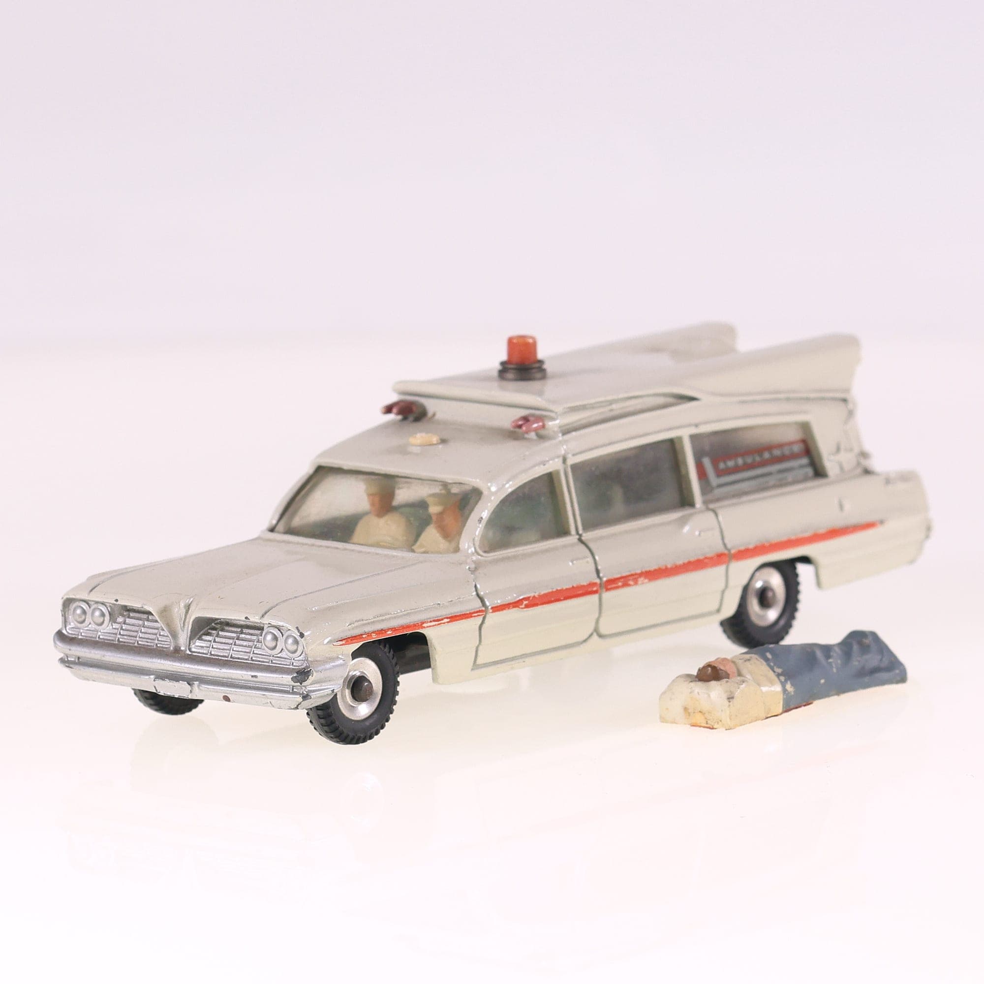 Dinky Toys n°263 Cadillac Superior Criterion Ambulance 1/43 état B en boîte — miniature 13