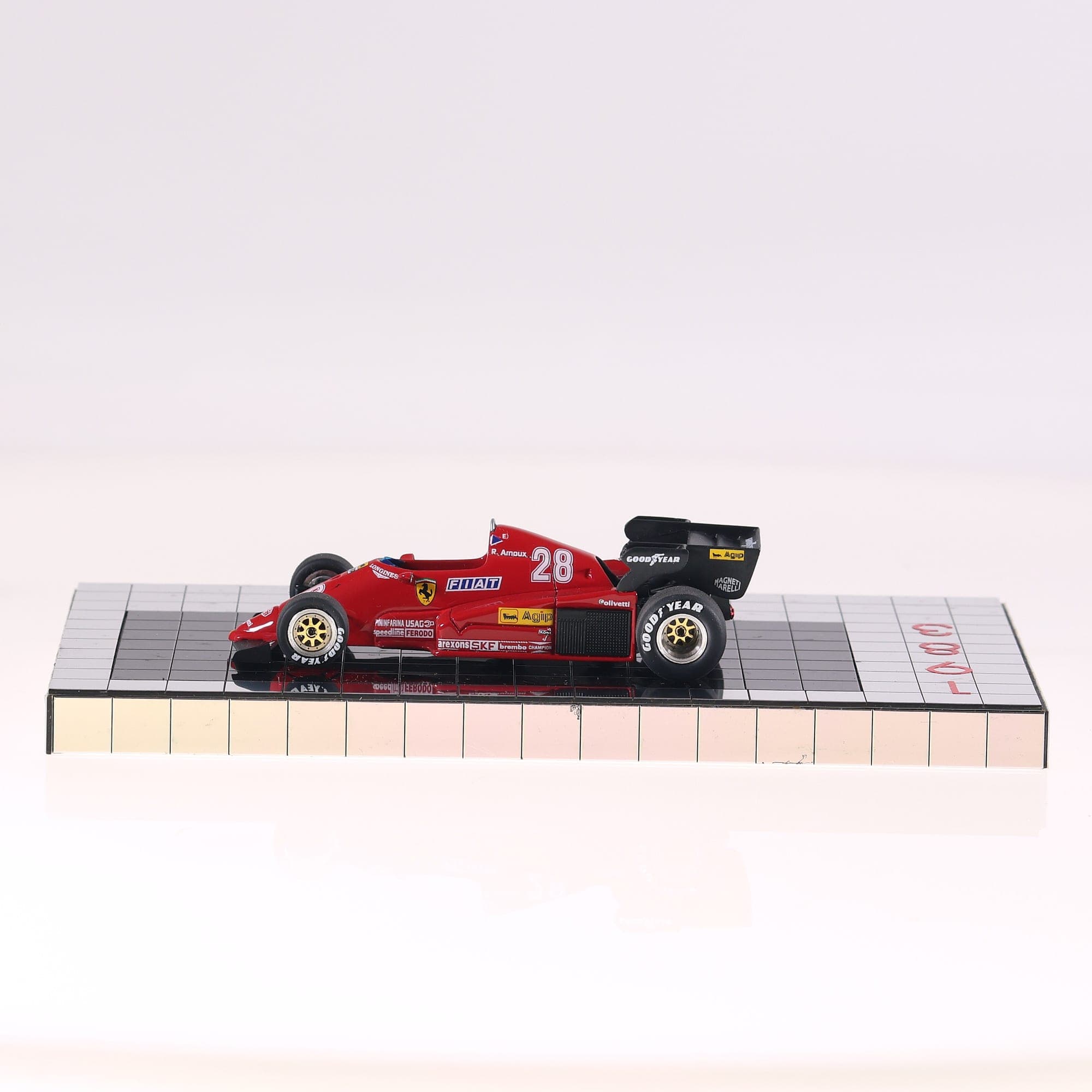 Miniatures du Château Heco Models 126C3 Ferrari F1 #28 R.Arnoux 1/43 Rouge neuf  — miniature 2