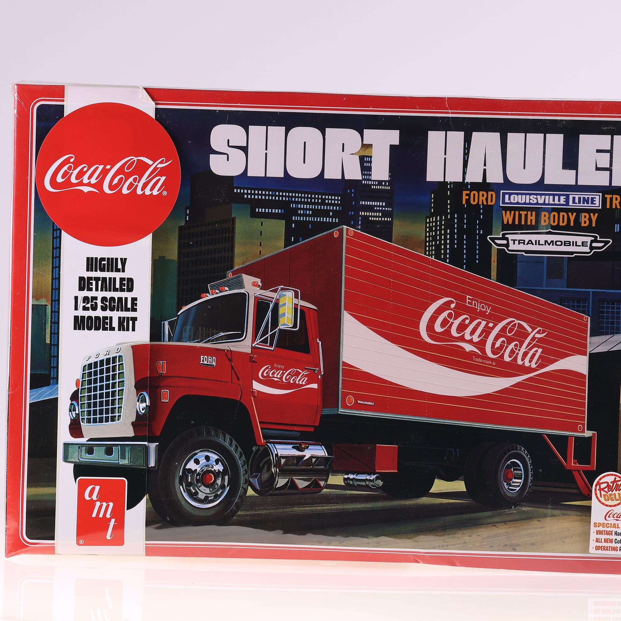 AMT 1048/06 Ford Short Hauler Coca Cola Louisville Line Truck with Body  1/25 