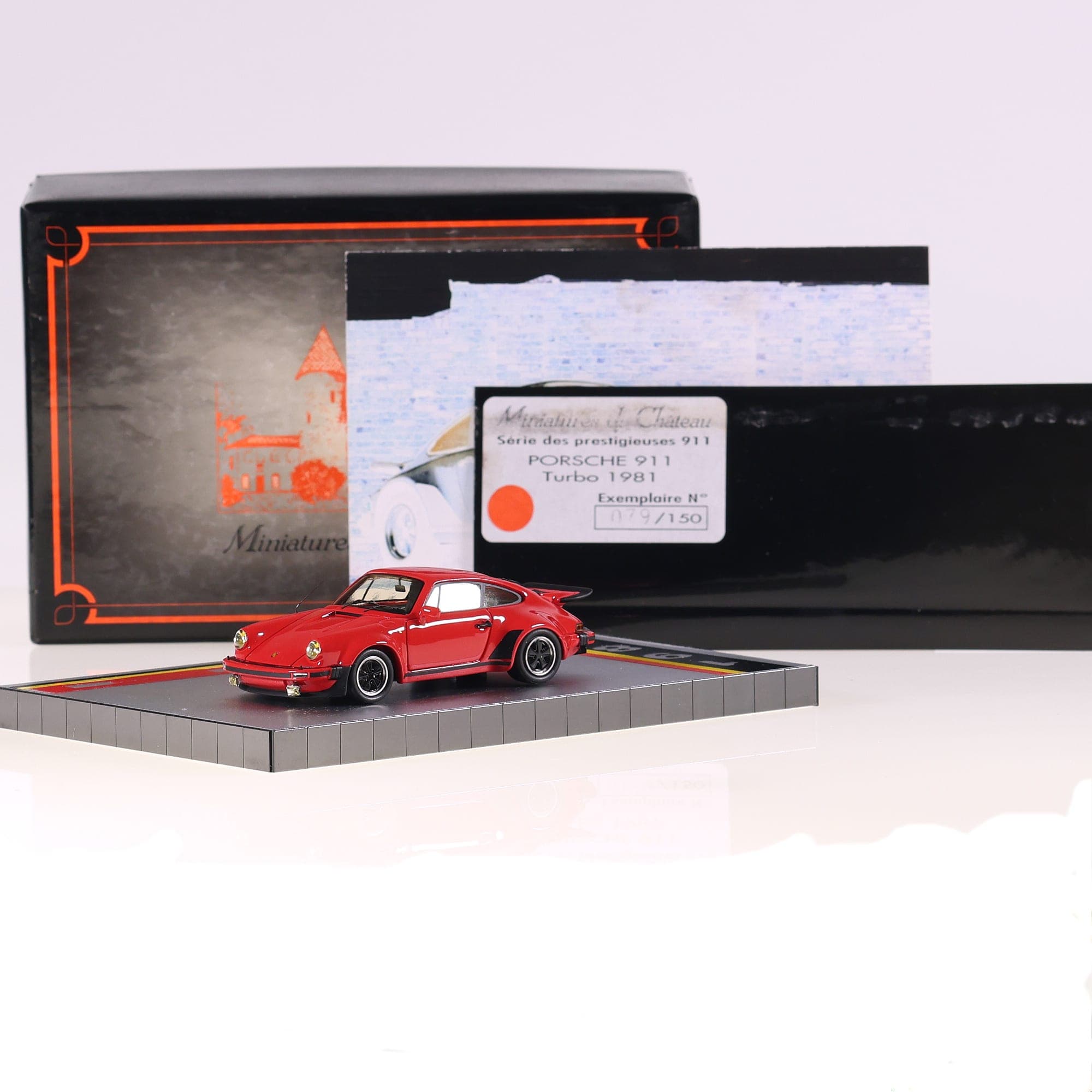 Miniatures du Château Porsche 911 Turbo 1981 1/43 Rouge état A avec boîte état C — photo 1