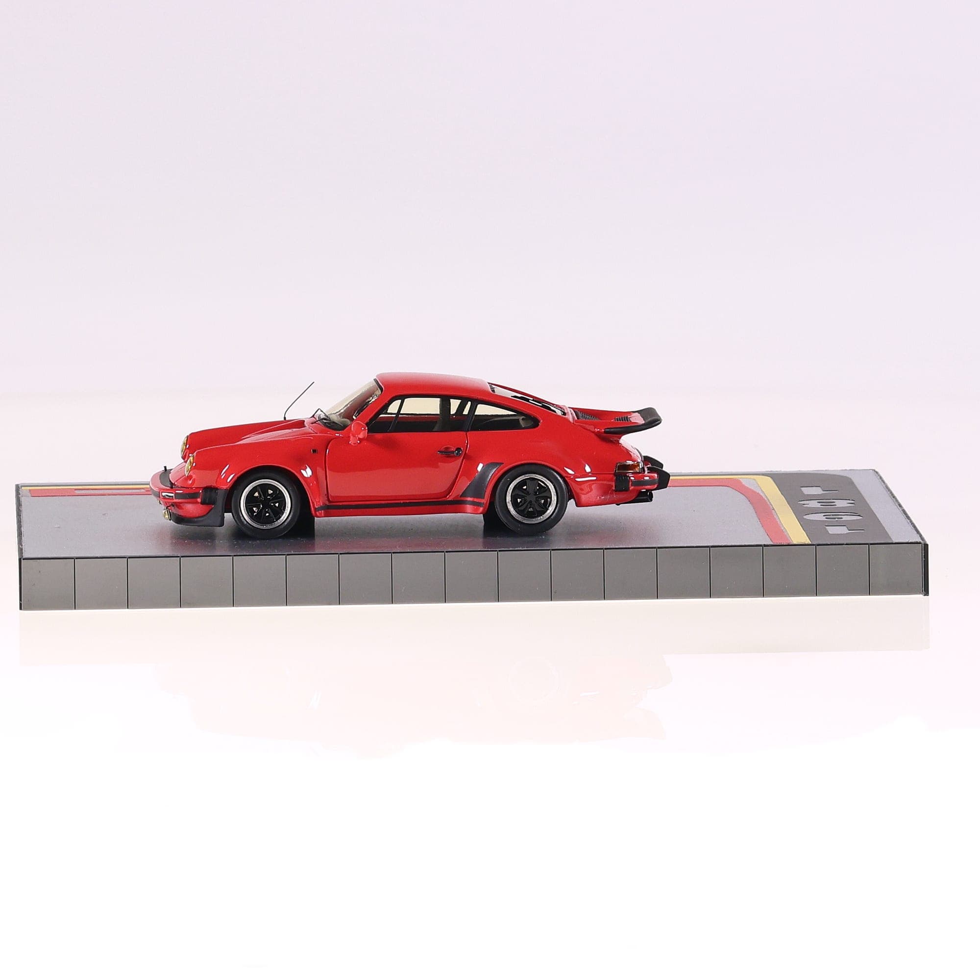 Miniatures du Château Porsche 911 Turbo 1981 1/43 Rouge état A avec boîte état C — miniature 2