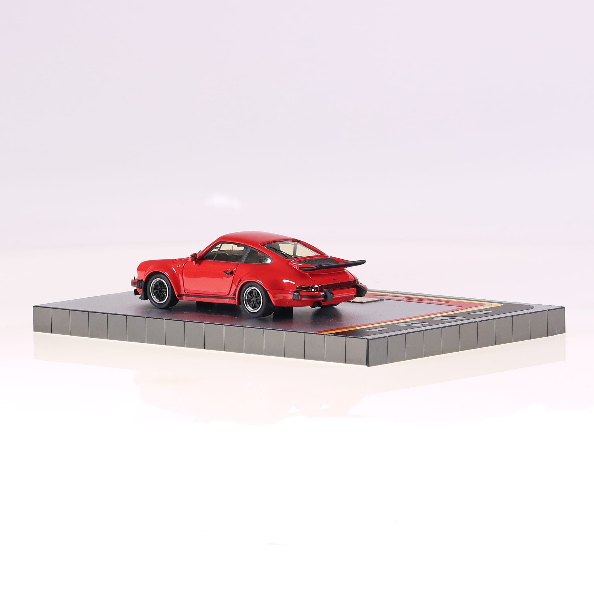 Miniatures du Château Porsche 911 Turbo 1981 1/43 Rouge état A avec boîte état C — miniature 4