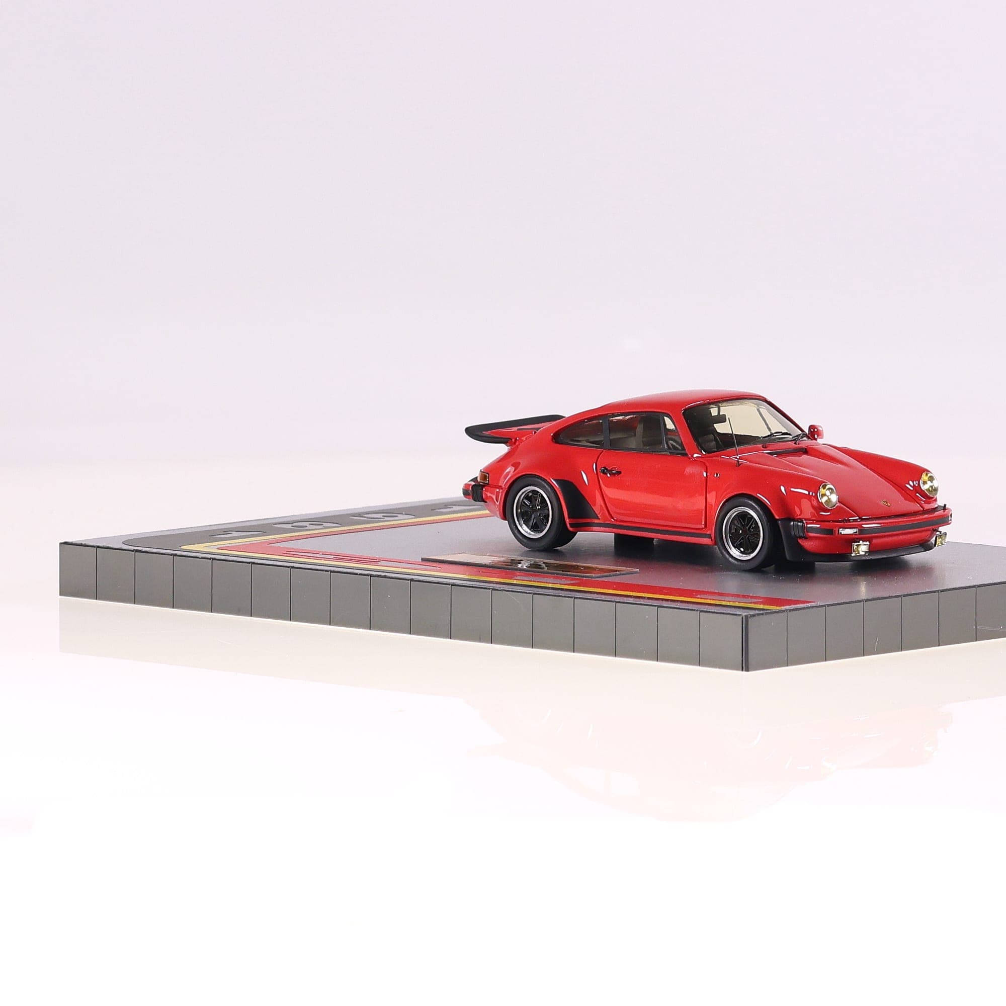 Miniatures du Château Porsche 911 Turbo 1981 1/43 Rouge état A avec boîte état C — miniature 8