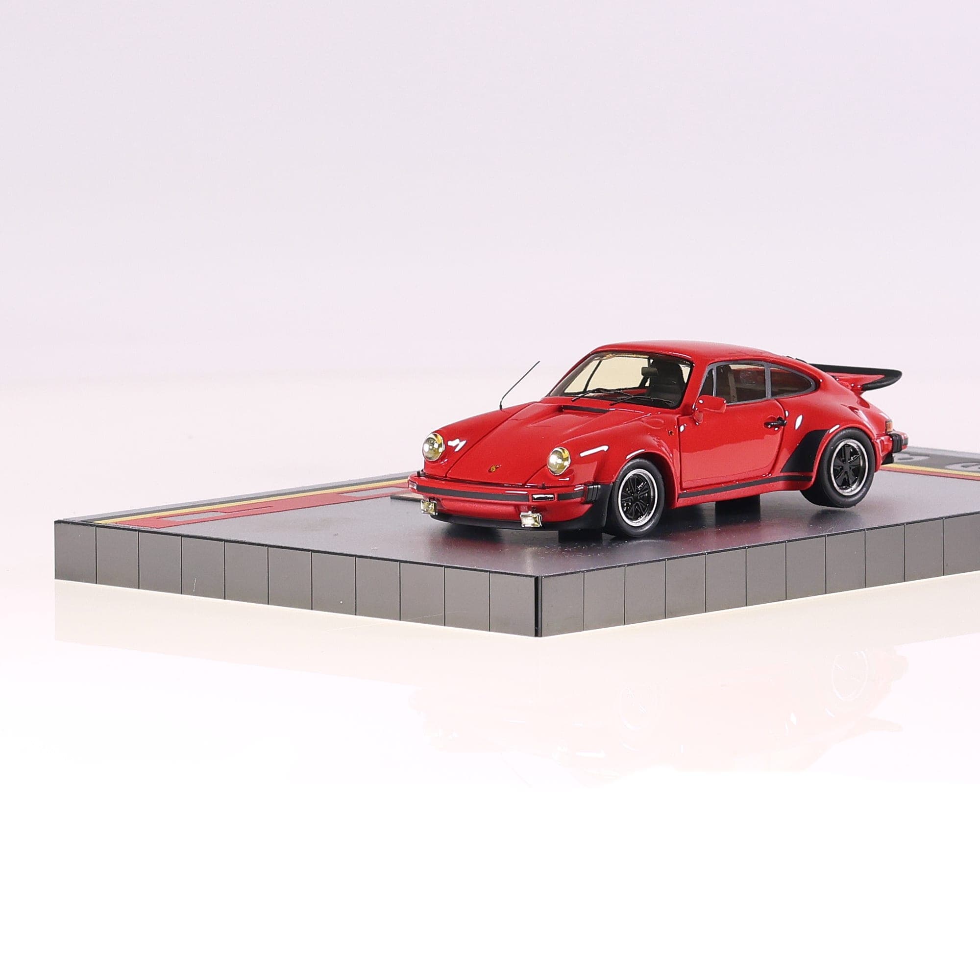 Miniatures du Château Porsche 911 Turbo 1981 1/43 Rouge état A avec boîte état C — miniature 10