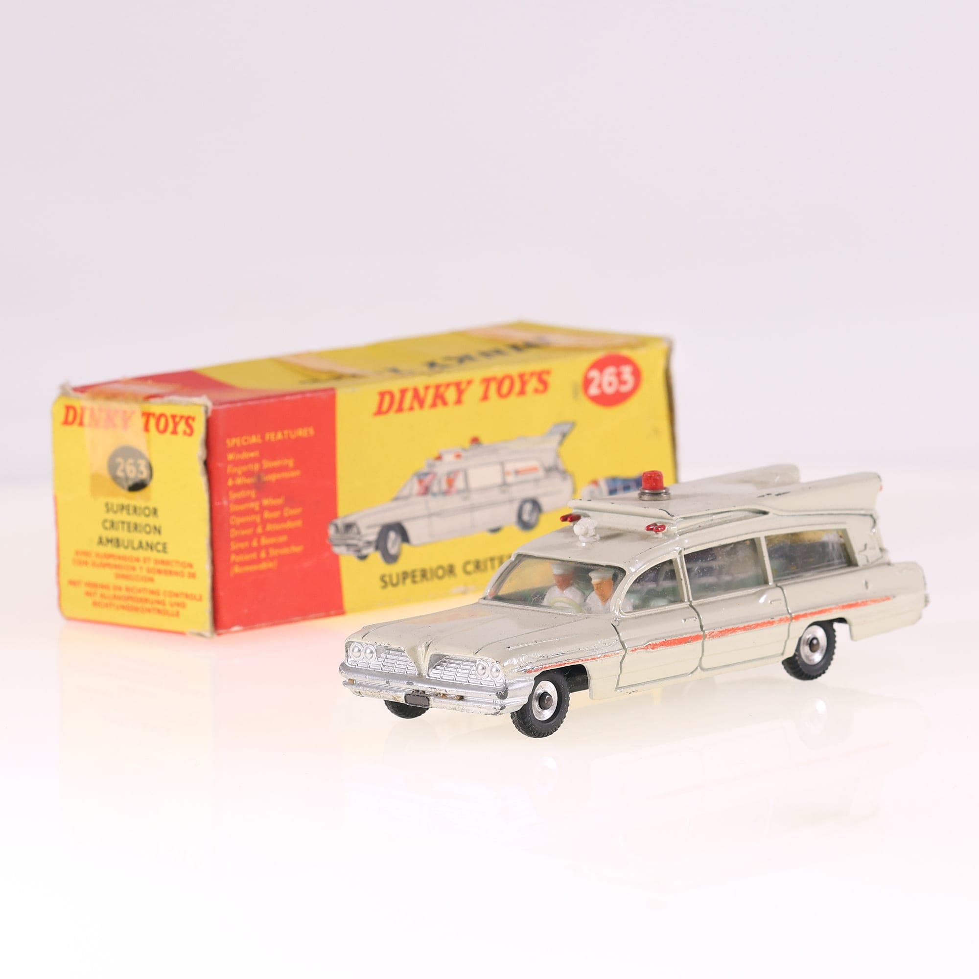 Dinky Toys 263 Pontiac Superior Criterion Ambulance 1/43 Blanc Grade B avec boît