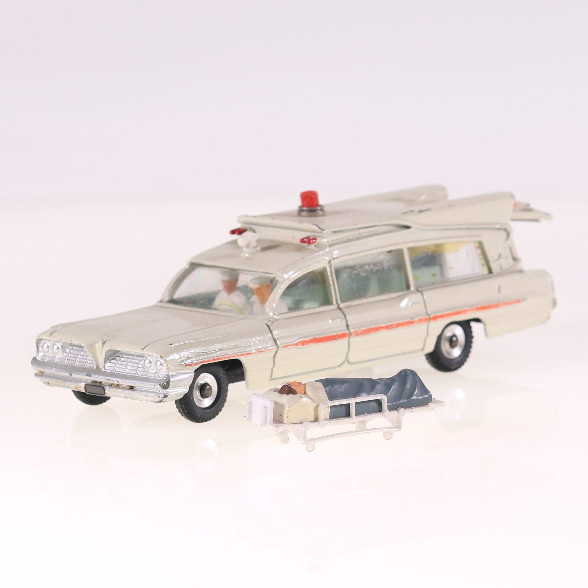 Dinky Toys 263 Pontiac Superior Criterion Ambulance 1/43 Blanc Grade B avec boît — miniature 15