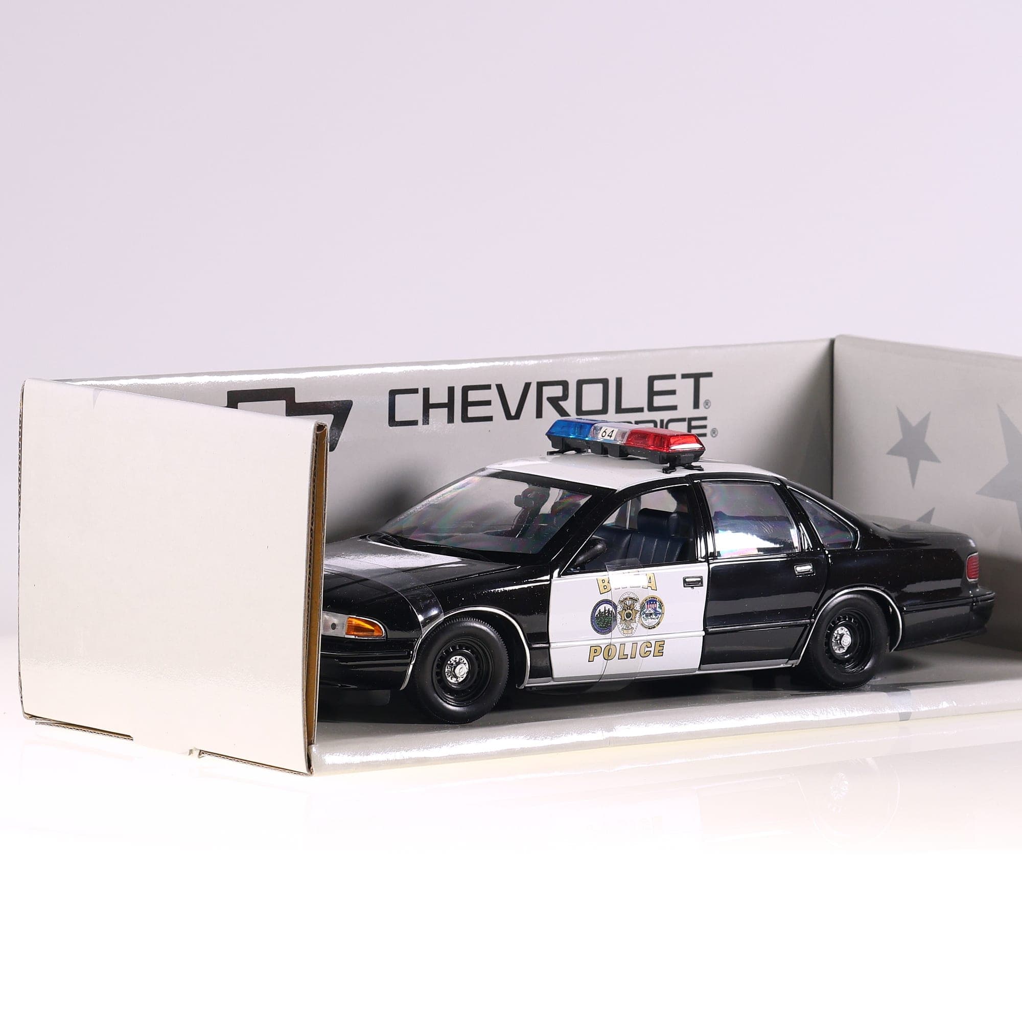 UT models UT0597 Chevrolet Caprice saloon california police car #64 1/18 Noir av — miniature 5