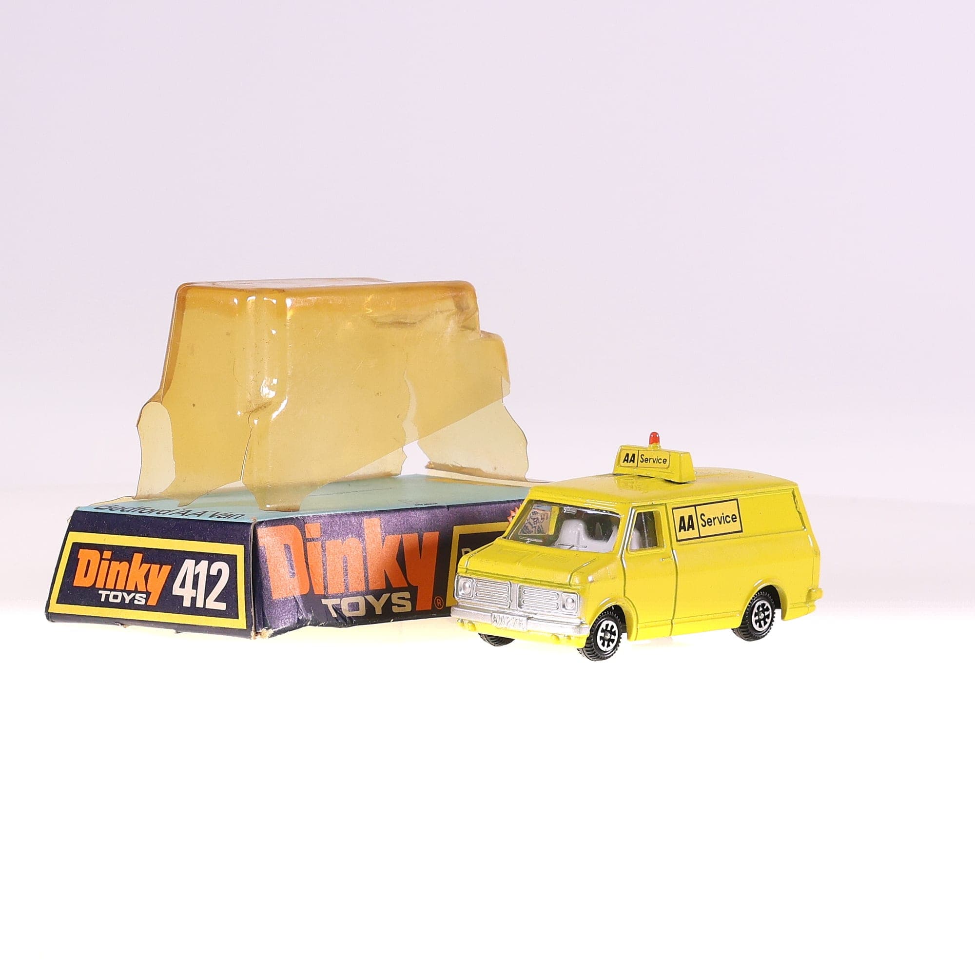 Dinky Toys 412 AA Van 1/43 Jaune citron Grade B avec boîte — photo 1