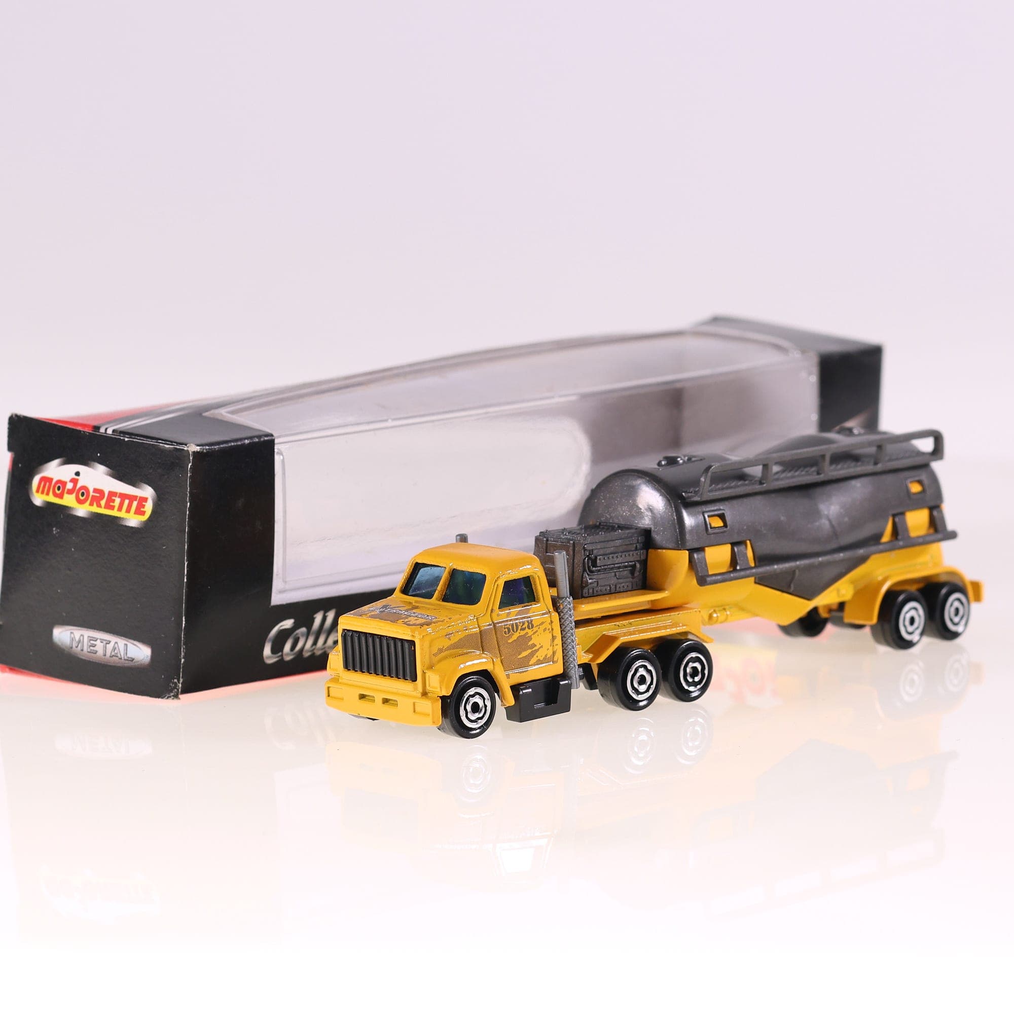 Majorette ECE Camion citerne semi-remorque #5028 1/64 Bicolore avec boîte — photo 1