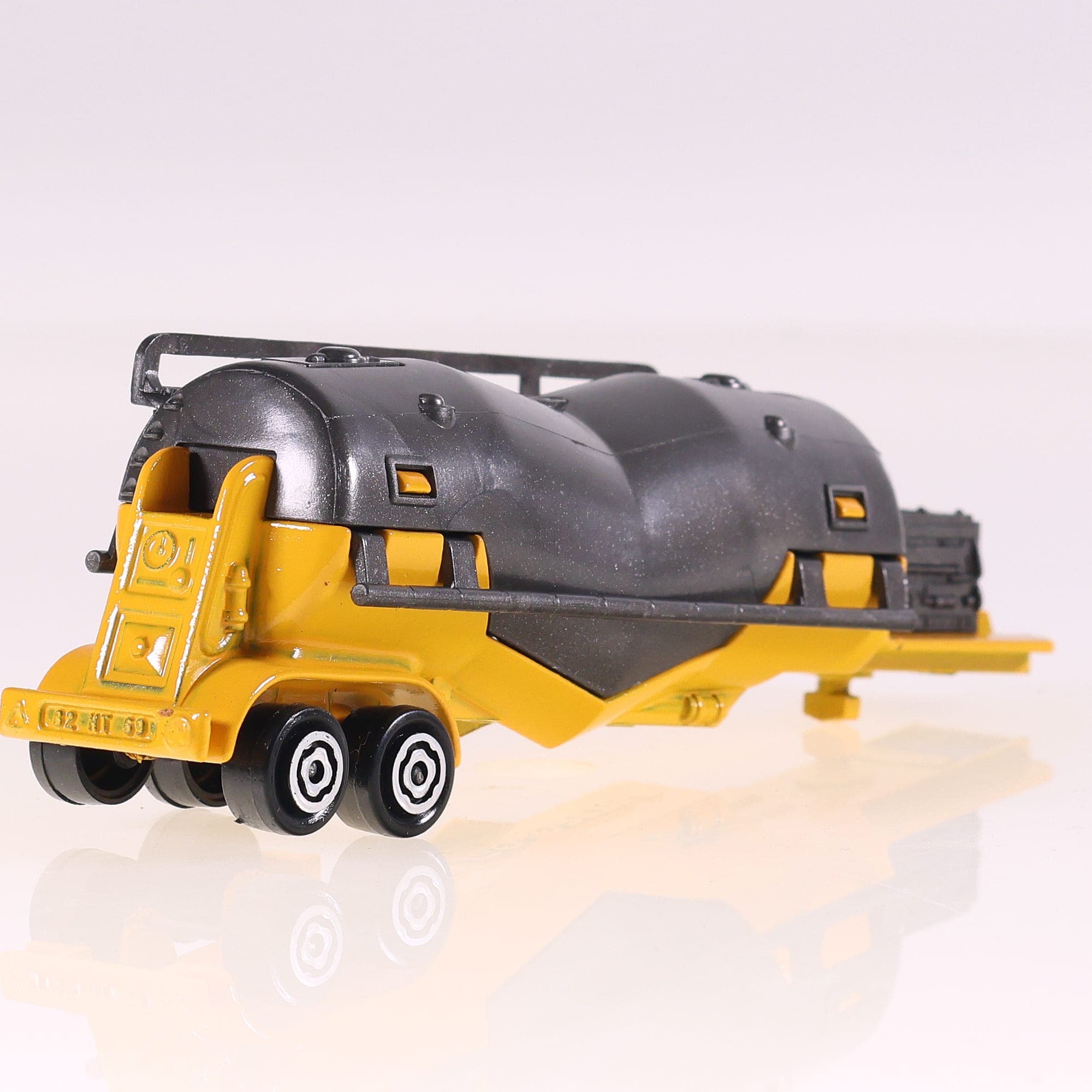 Majorette ECE Camion citerne semi-remorque #5028 1/64 Bicolore avec boîte — miniature 14