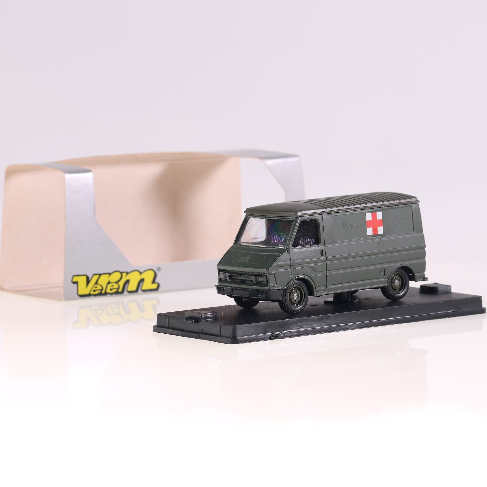 Verem 9604 Citroën C35 Ambulance Militaire 1/43