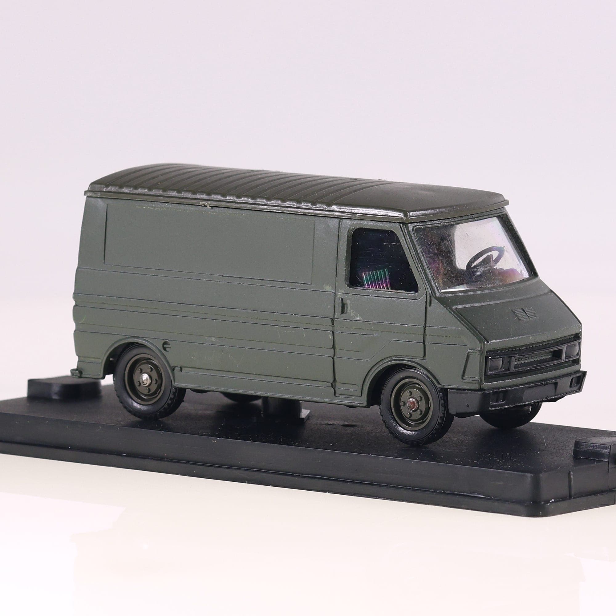 Verem 9604 Citroën C35 Ambulance Militaire 1/43 — miniature 12