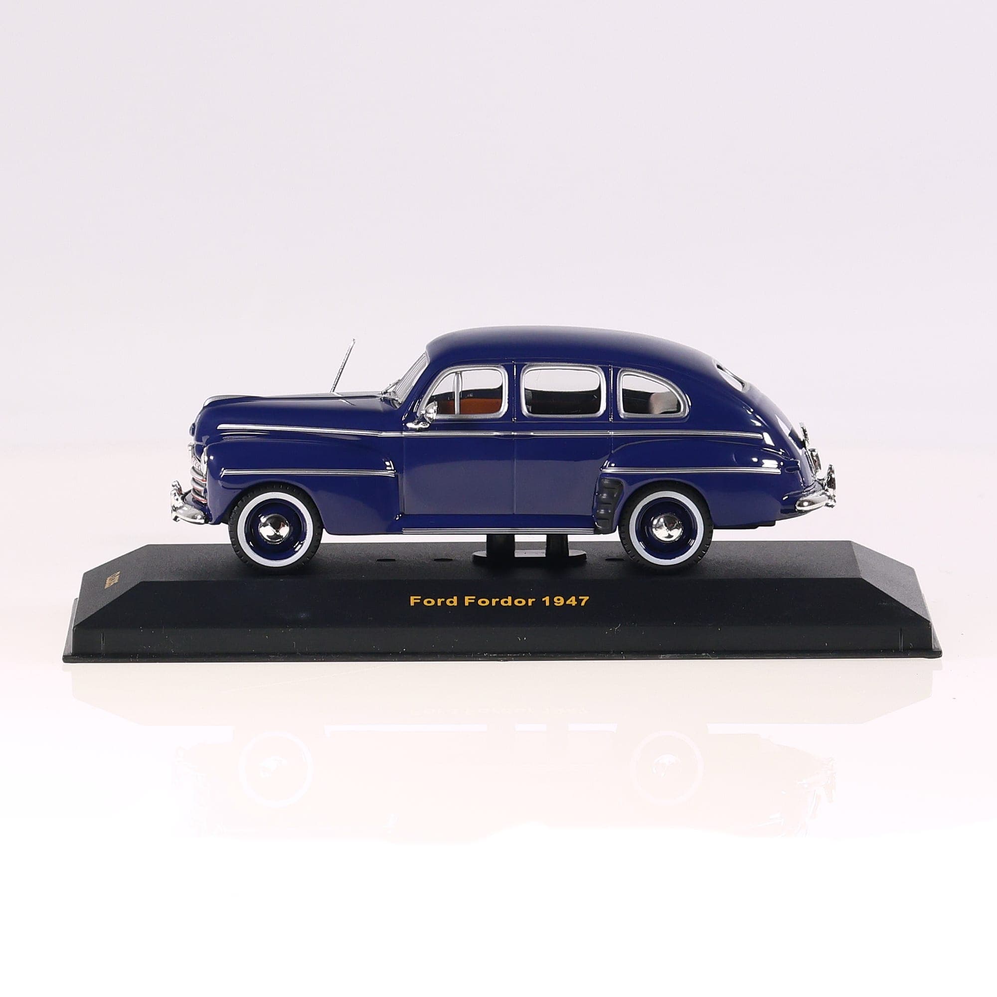 IXO CL C035 Ford Fordor 1947 1/43 Bleu neuf avec boîte — miniature 2