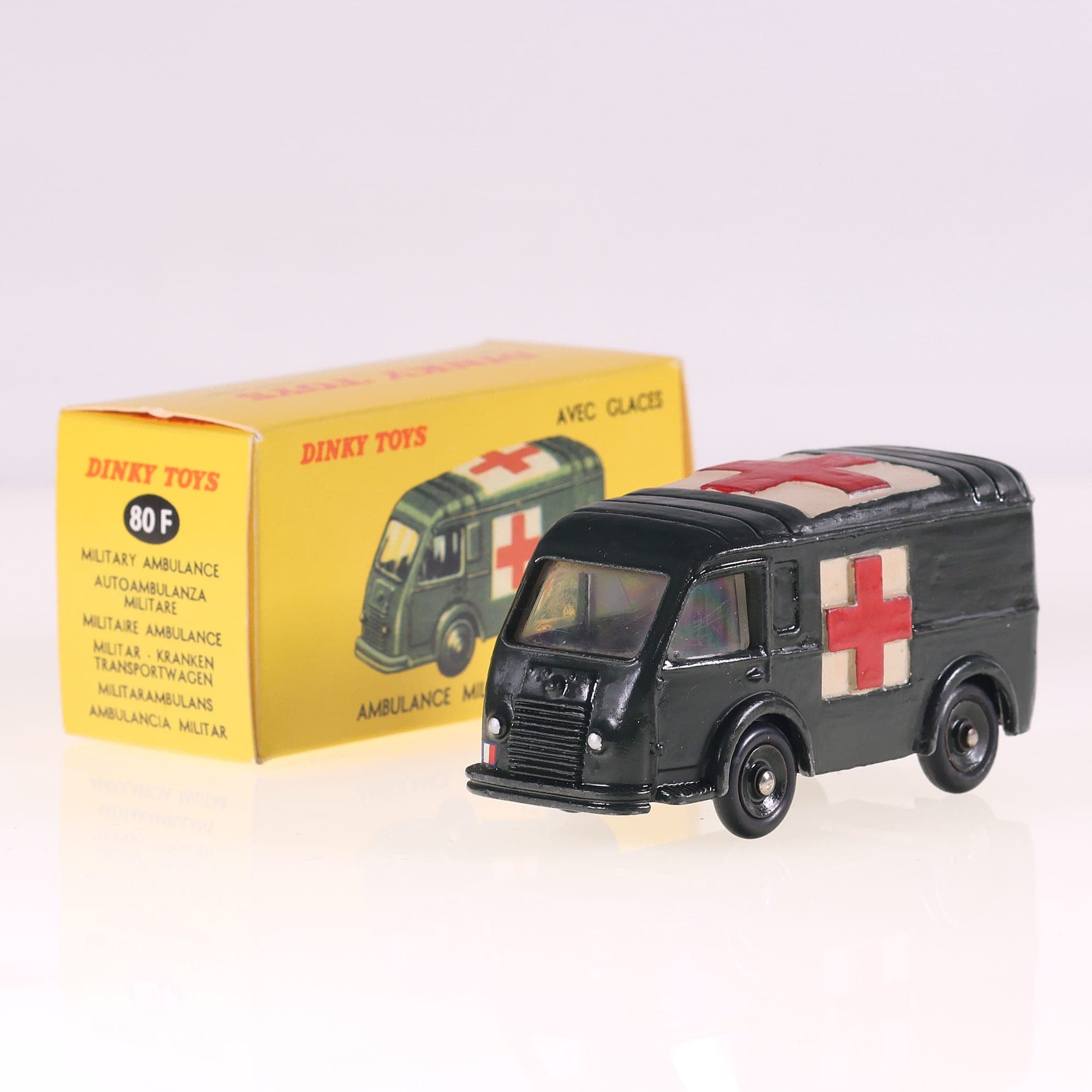 Dinky Toys 80F Renault Carrier Ambulance Militaire  1/43 repeint en boîte repro — photo 1