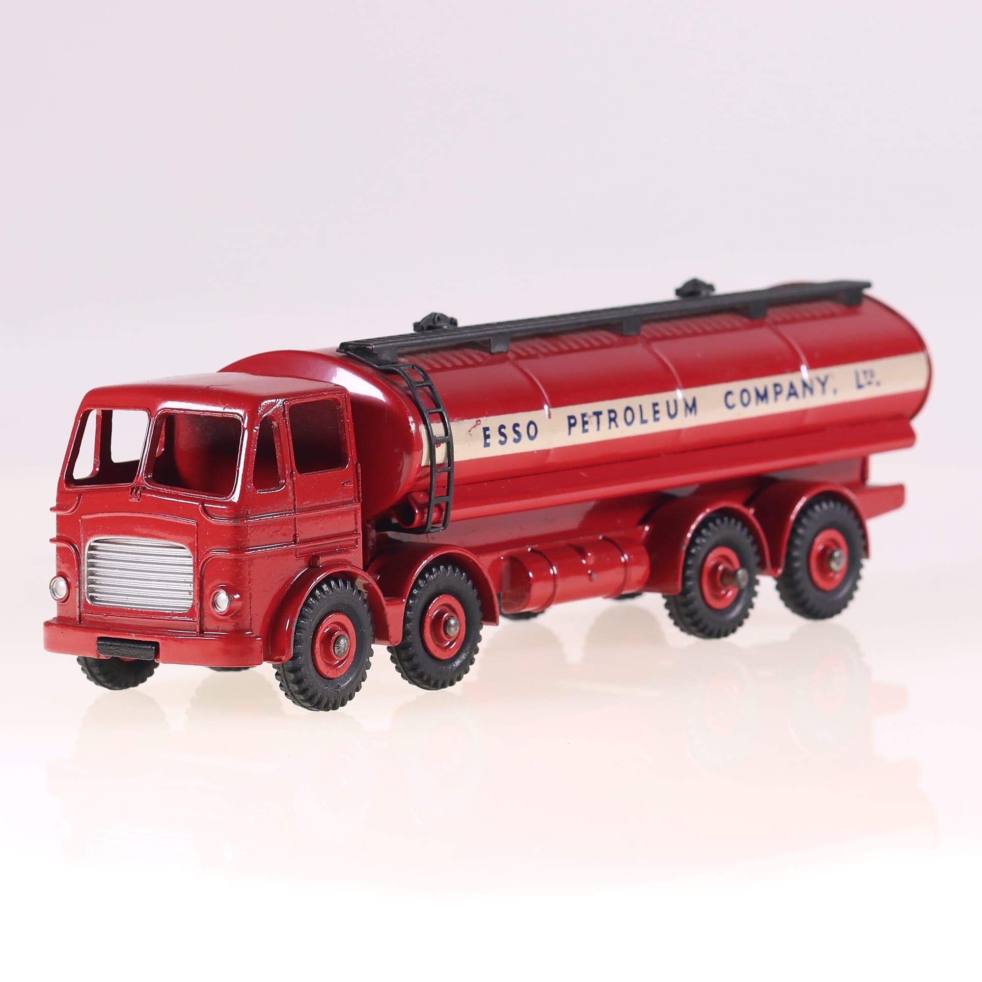 Dinky Toys GB 943 Leyland Octopus Tanker Esso Petroleum Company Ltd 1/43  — photo 1