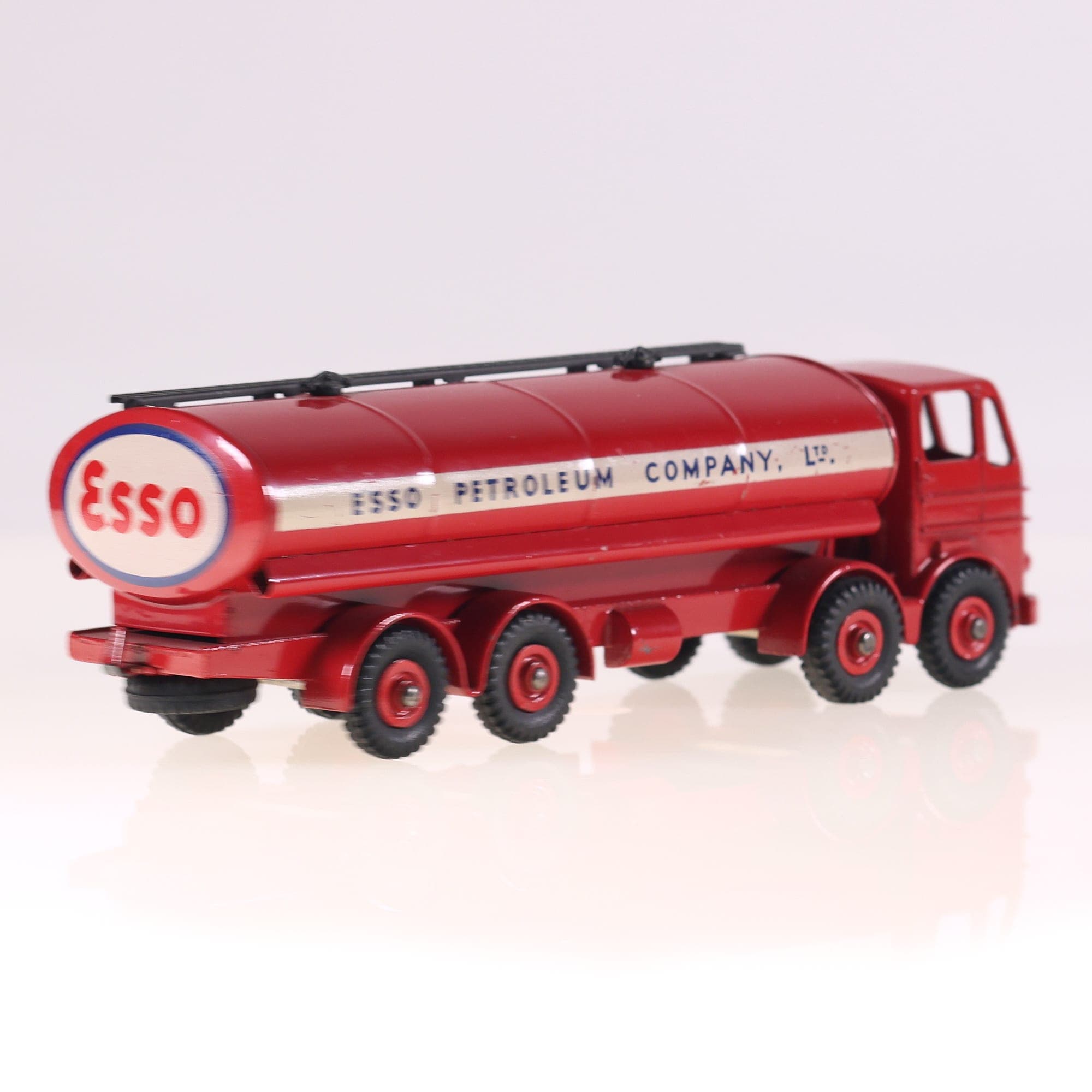Dinky Toys GB 943 Leyland Octopus Tanker Esso Petroleum Company Ltd 1/43  — miniature 5