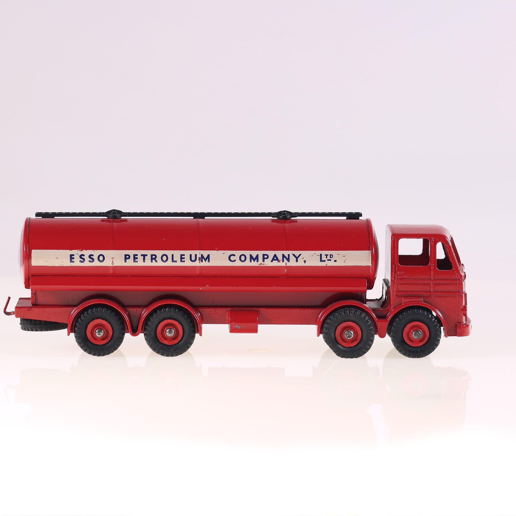 Dinky Toys GB 943 Leyland Octopus Tanker Esso Petroleum Company Ltd 1/43  — miniature 6