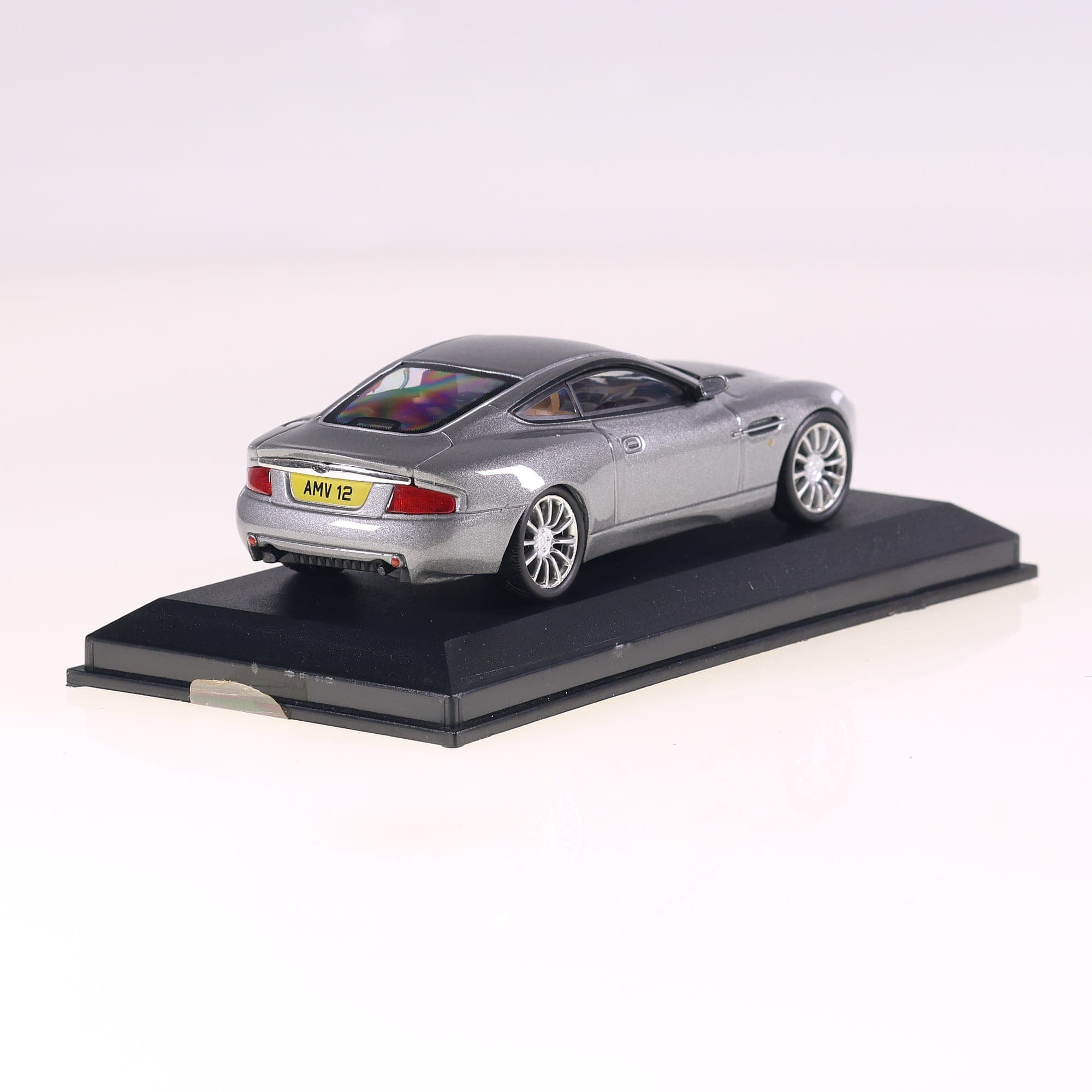 Aston Martin V12 Vanquish 1/43  — miniature 6