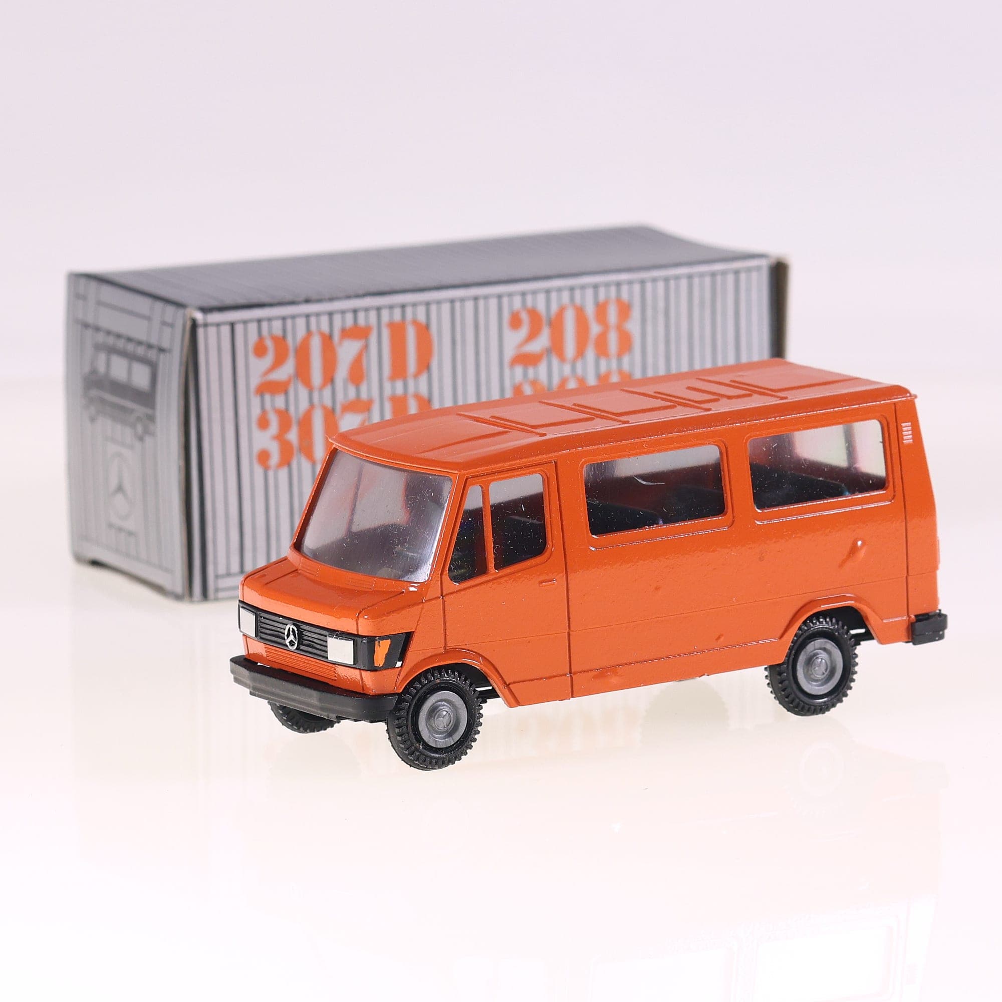 Conrad n°3062 - 3063 Mercedes-Benz Fourgon 1/50  — photo 1