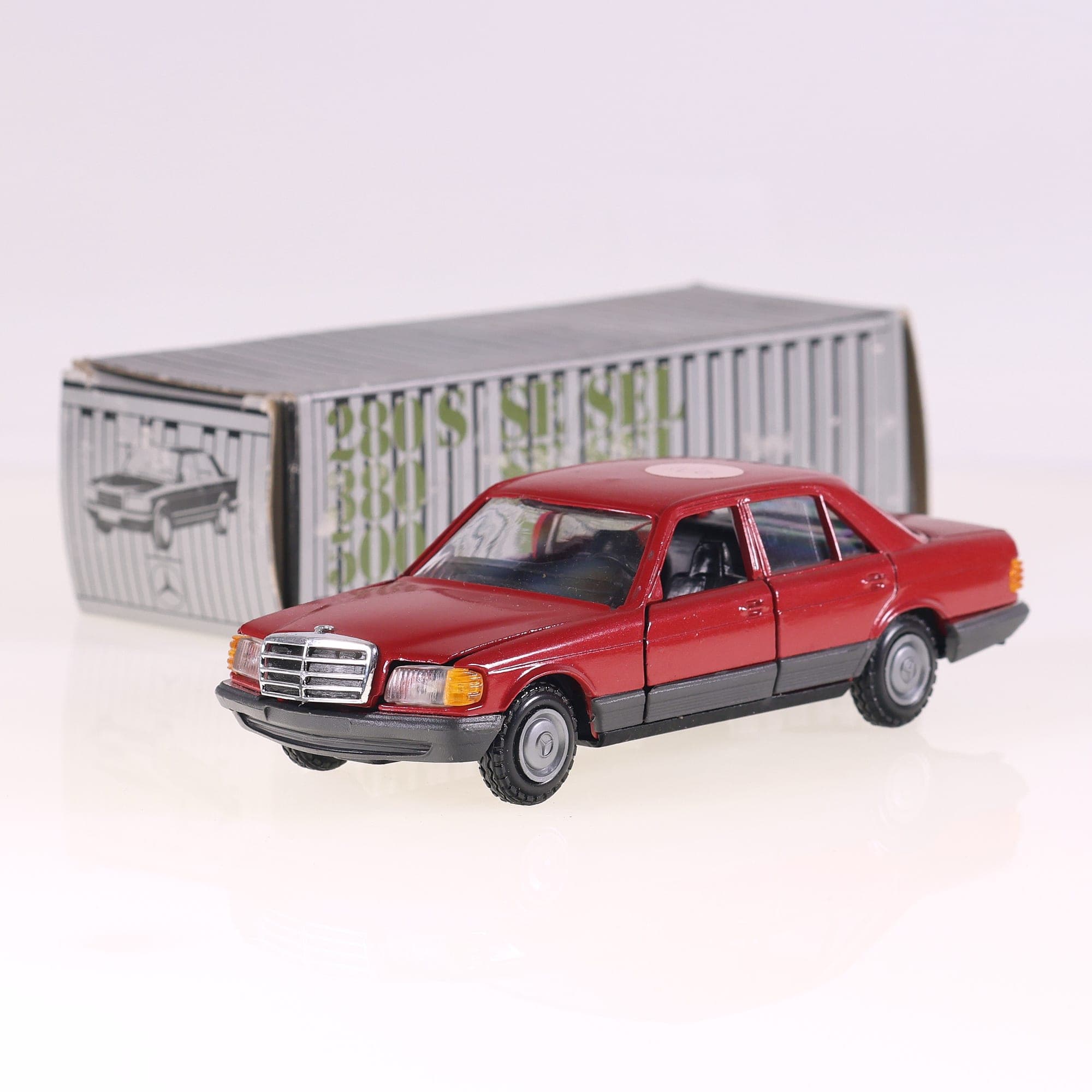 NZG Mercedes-Benz 280 380 500 se sel 1/35 Rouge Grade B avec boîte — photo 1