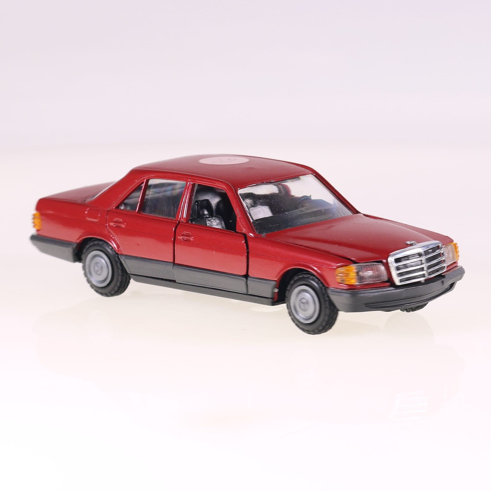 NZG Mercedes-Benz 280 380 500 se sel 1/35 Rouge Grade B avec boîte — miniature 11