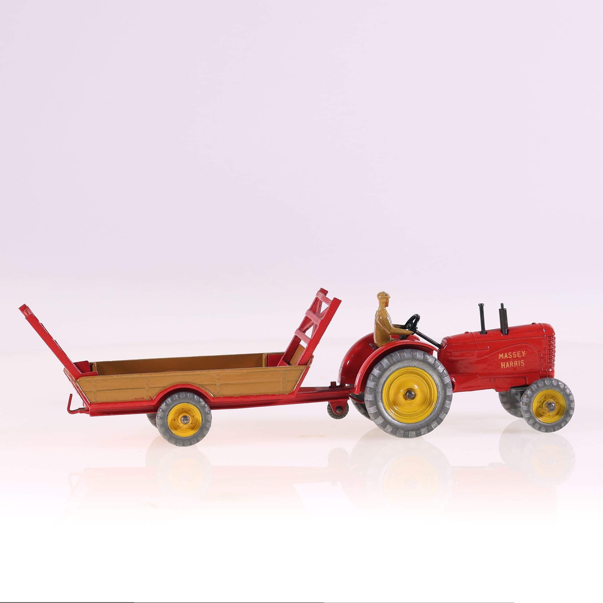 Dinky Toys 300 Tracteur Massey-Harris avec remorque épandeur 1/43 état A boite — miniature 9