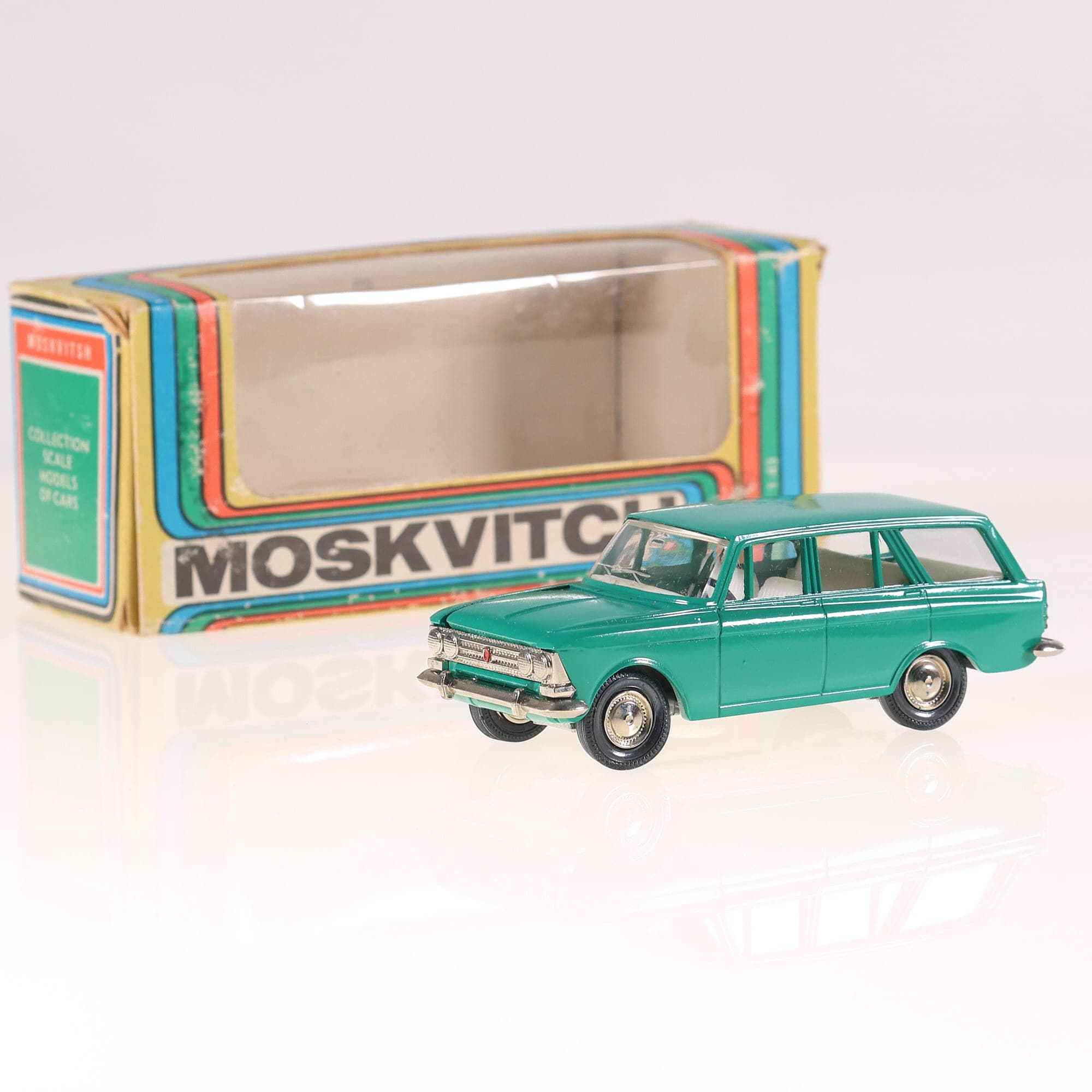 Saratov URSS A3 Moskvitch 426 Break 1/43 Vert avec boîte