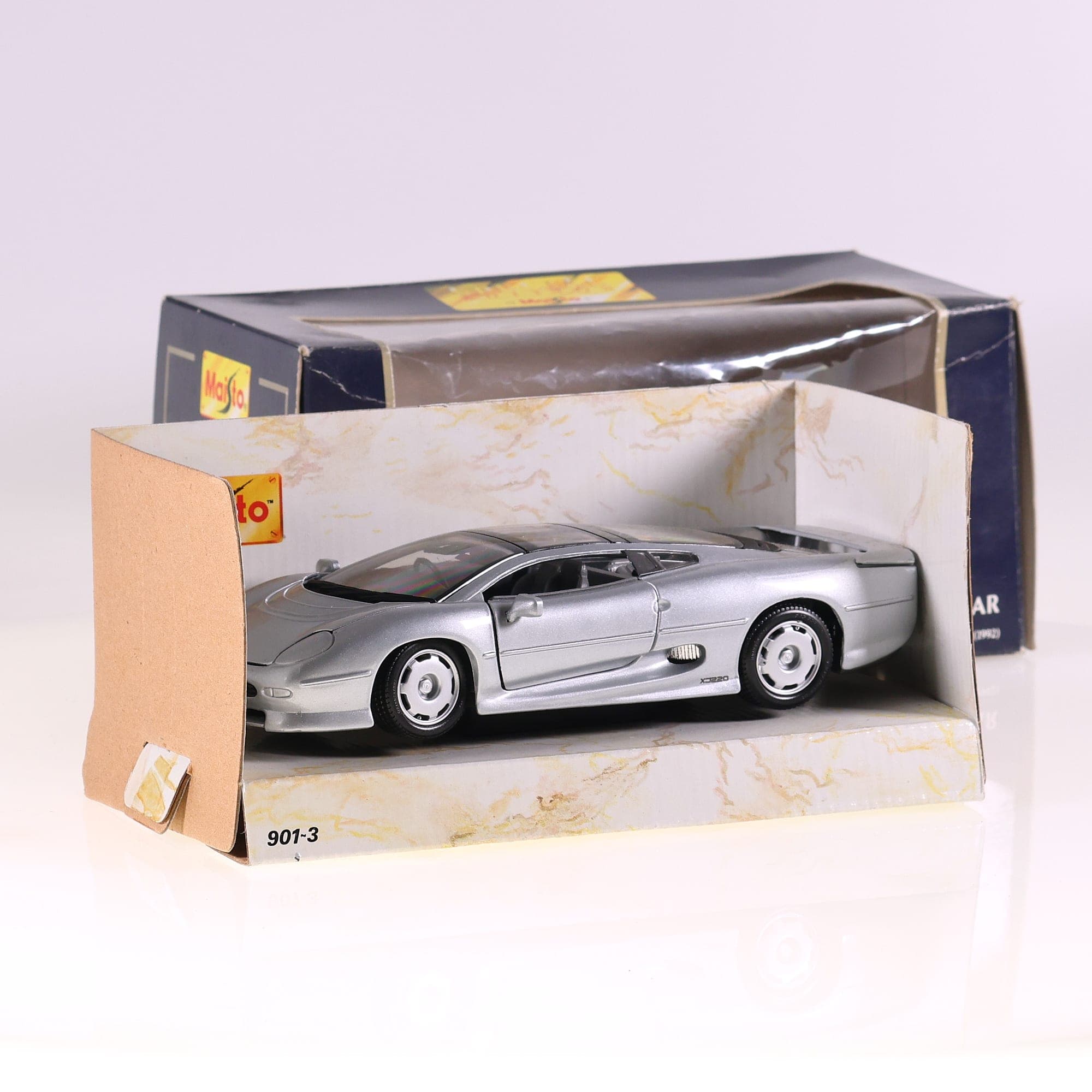 Maisto 31907 Jaguar XJ220 1992 1/24 Gris avec boîte
