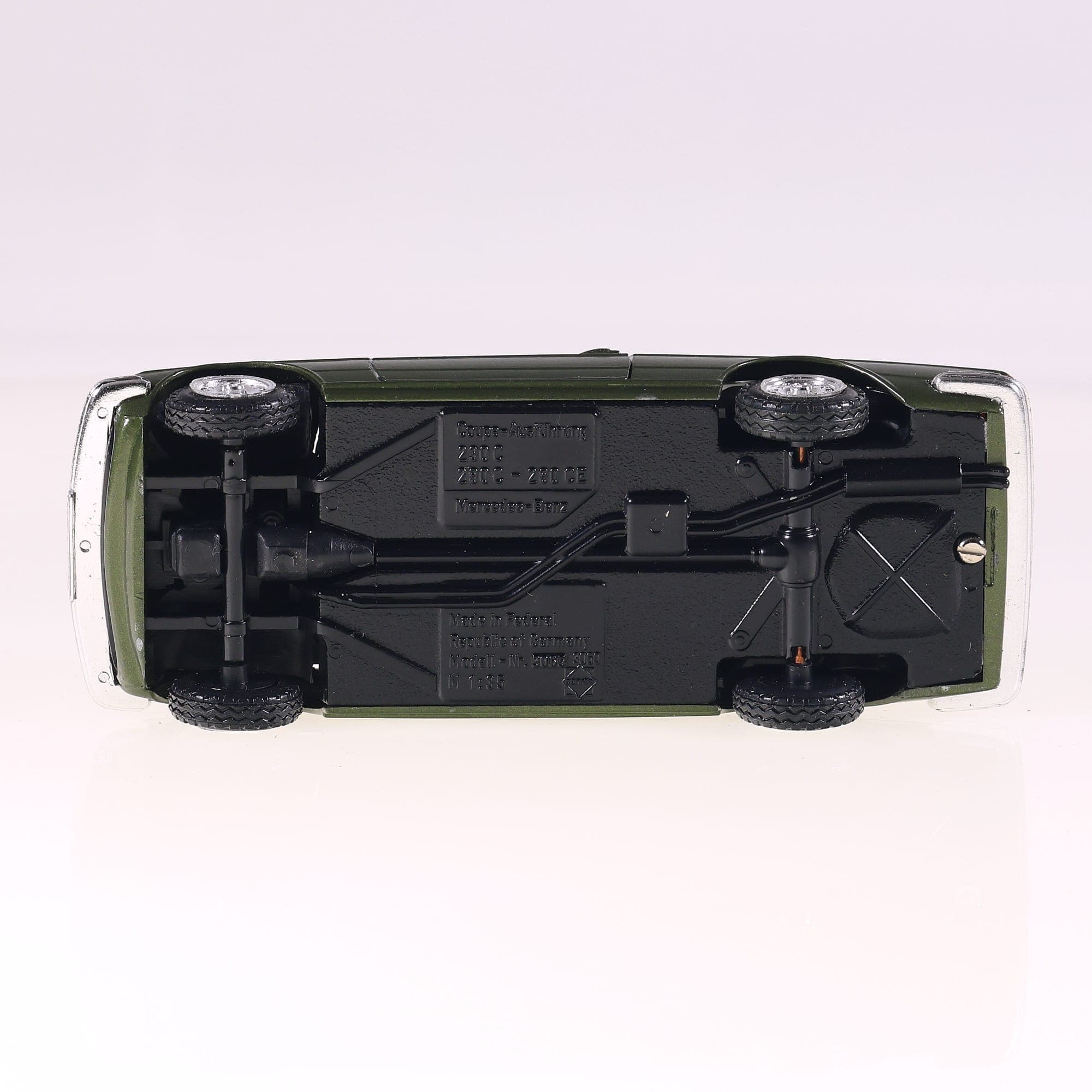 Conrad n°3065 Mercedes-Benz Coupé 230C 280C 280 CE 1/35 vert métallisé  — miniature 14