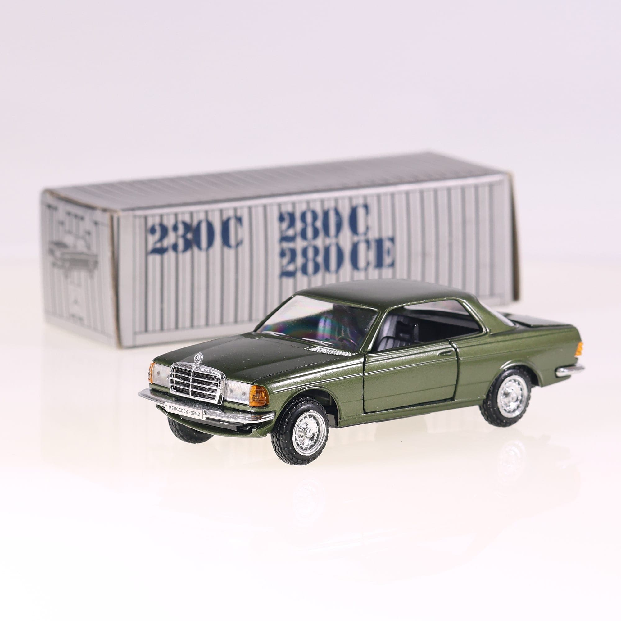 Conrad n°3060 Mercedes-Benz Coupé 230C 280C 280CE  1/35 — photo 1