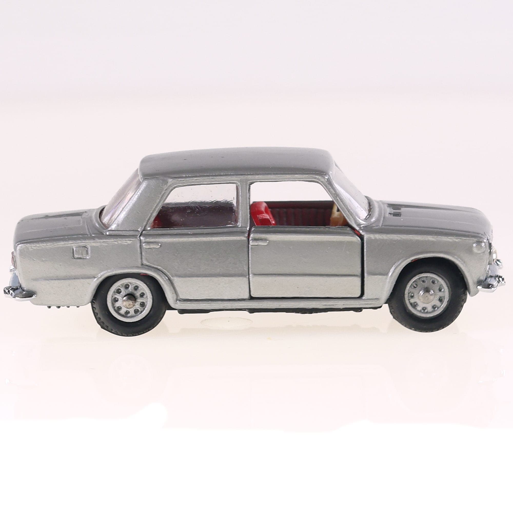 Mercury n° 46 Fiat 124 1200 Berline 1/43 Argent état A avec boîte — miniature 10