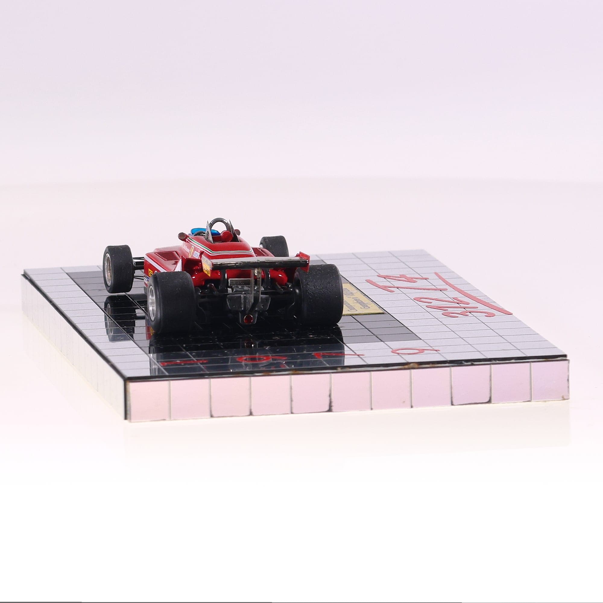 Heco Ferrari 312 T4 - 1979 - Miniatures du Chateau #12 1/43 Rouge avec boîte — miniature 9