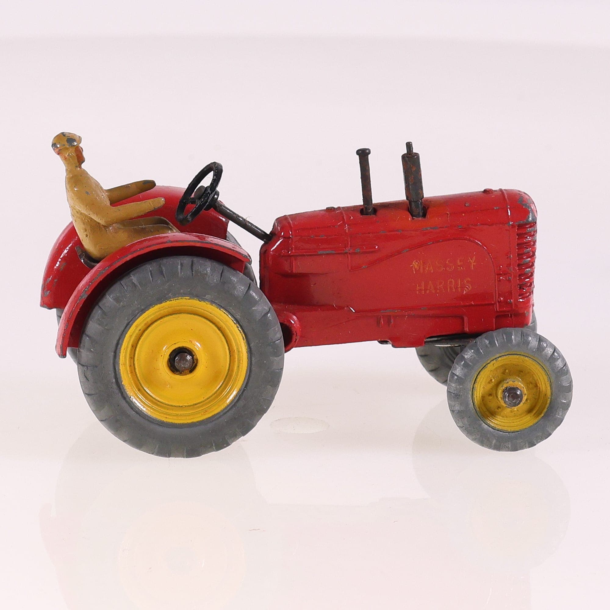 Dinky Toys 300 Massey-Harris Tractor 1/43 Rouge Grade B avec boîte — miniature 7