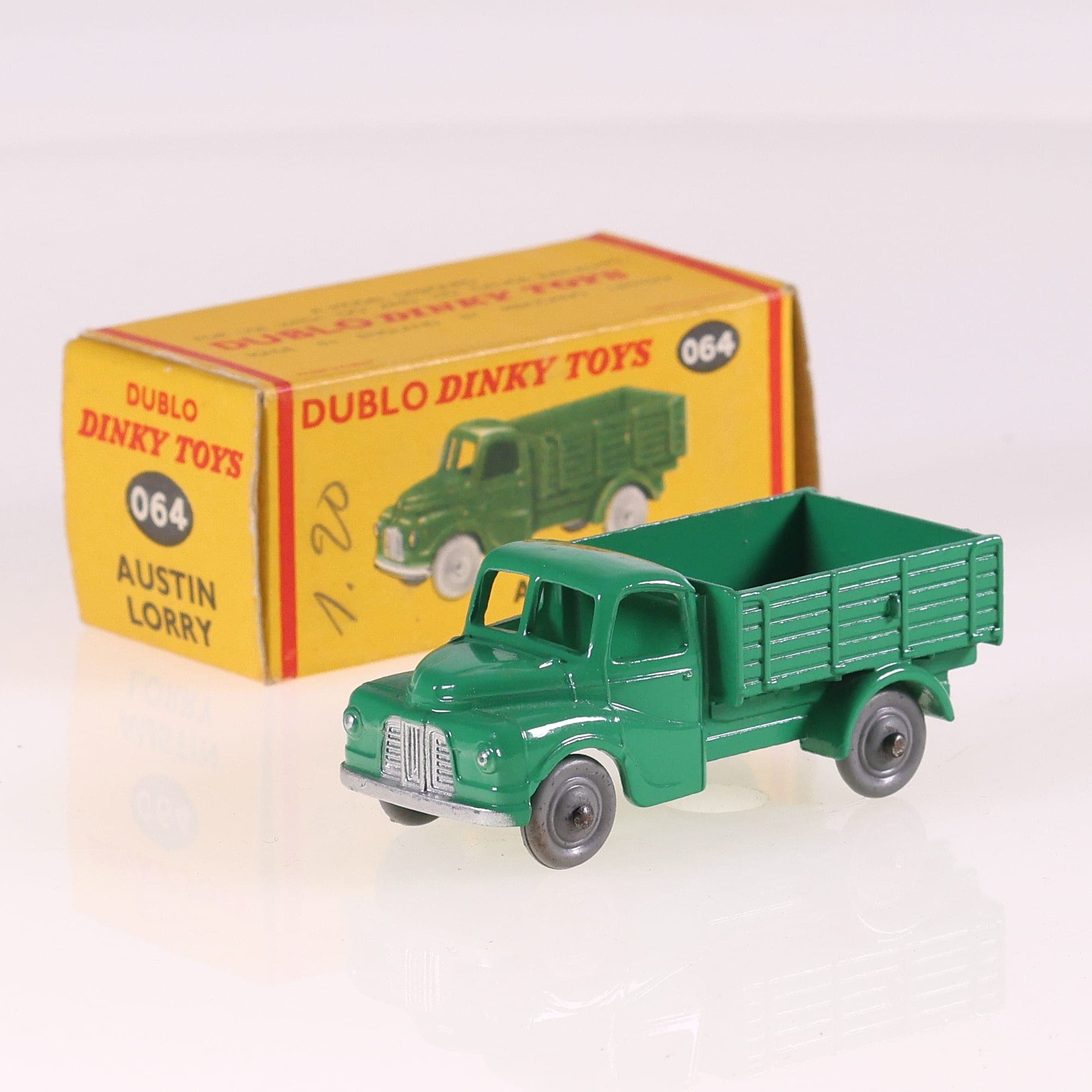 Dinky Toys 064 Austin Lorry 6,3 cm Vert avec boîte — photo 1