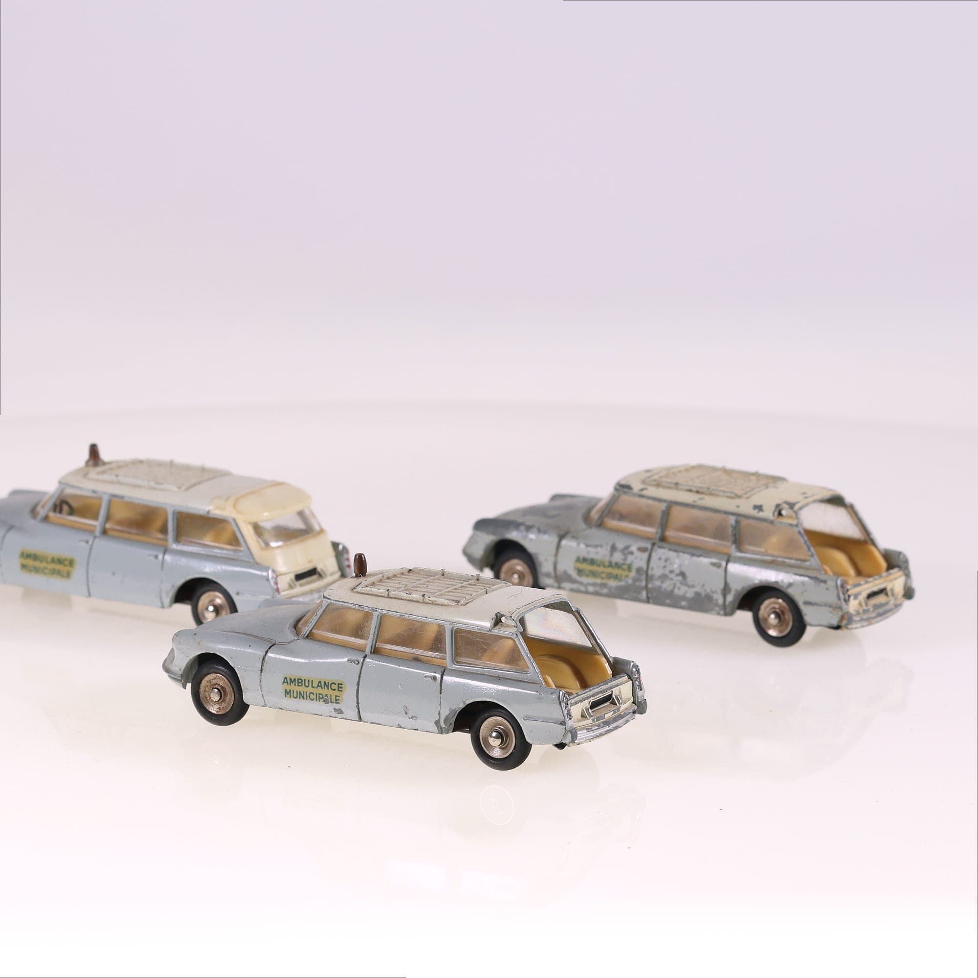 Dinky Toys 556 Citroën Break ID 19 Ambulance Municipale 1/43 Gris Grade B sans b — miniature 3