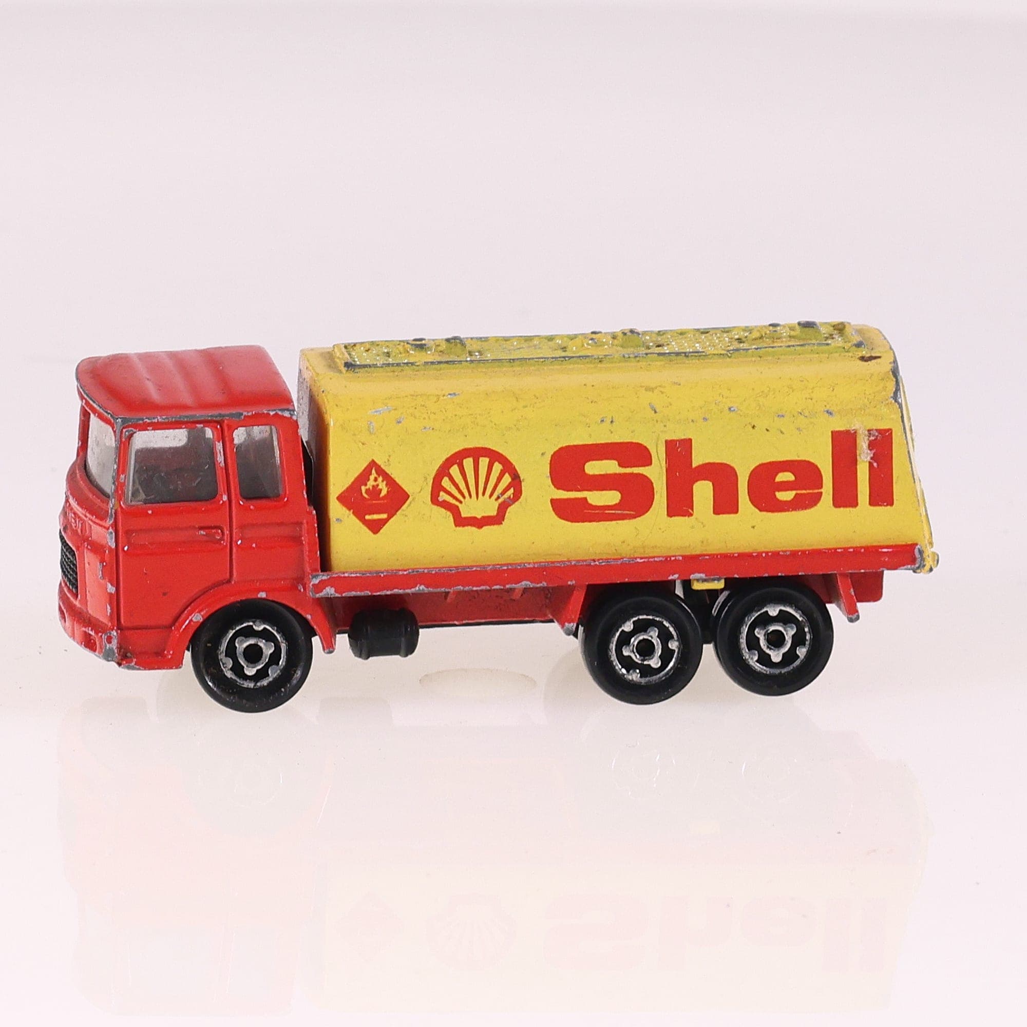 Majorette Saviem Camion Citerne Shell 7,7 cm Bicolore Grade B sans boîte — miniature 2