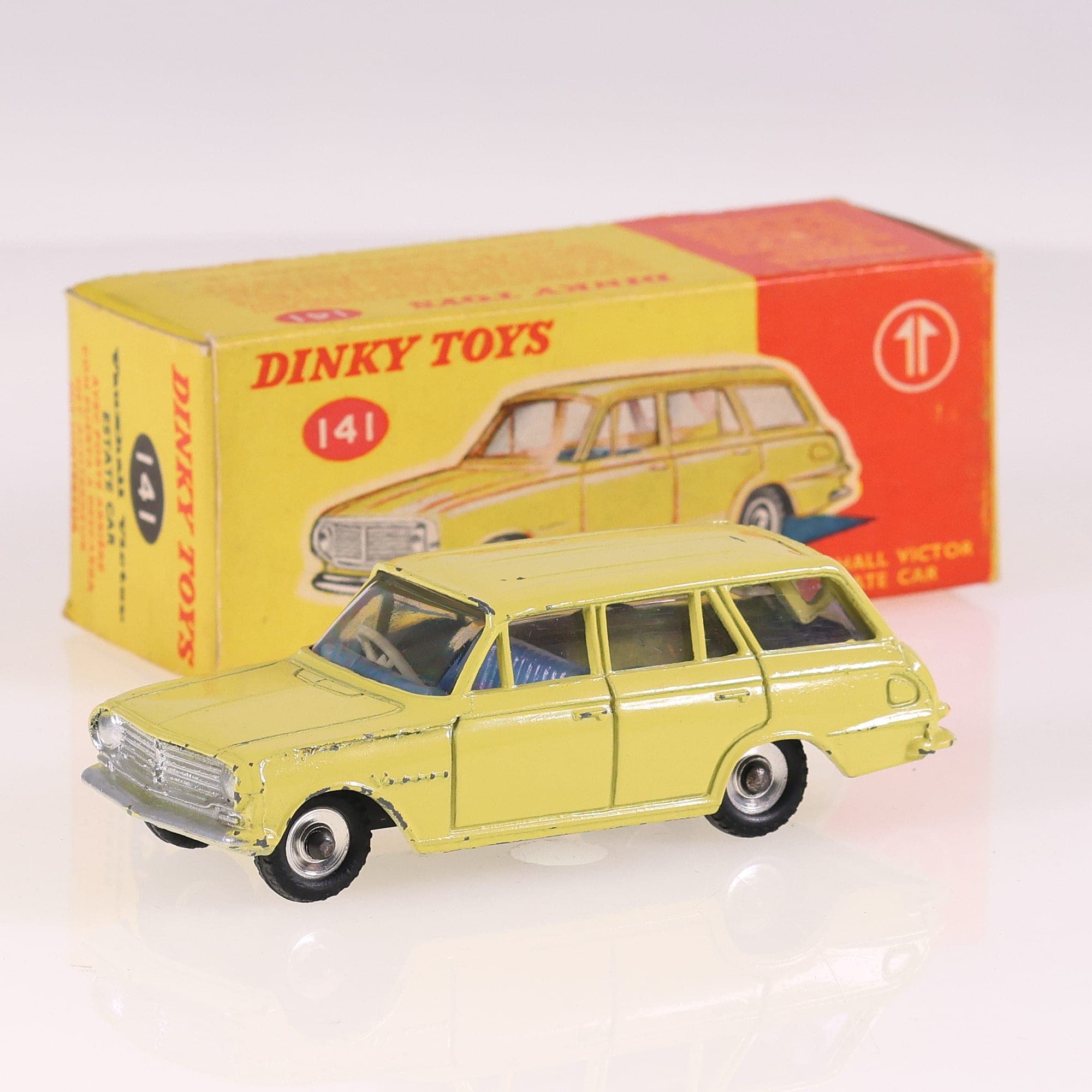 Dinky Toys 141 Vauxhall Victor Estate Car 1/43 Jaune avec boîte