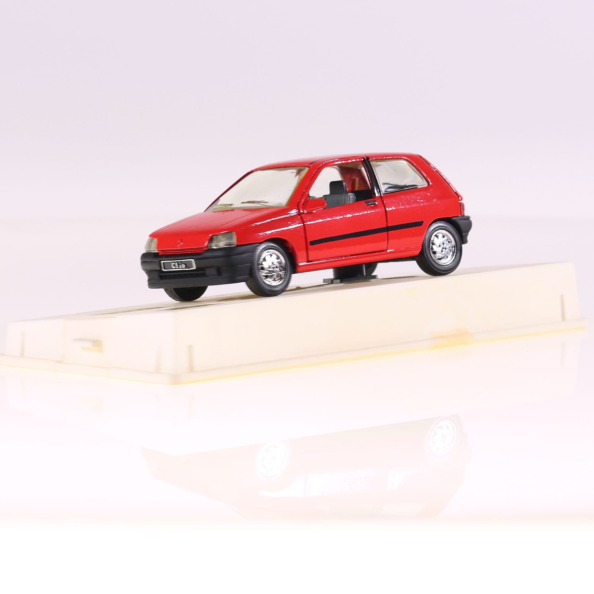 Solido 1519 Renault 1/43 Rouge avec boîte — miniature 6