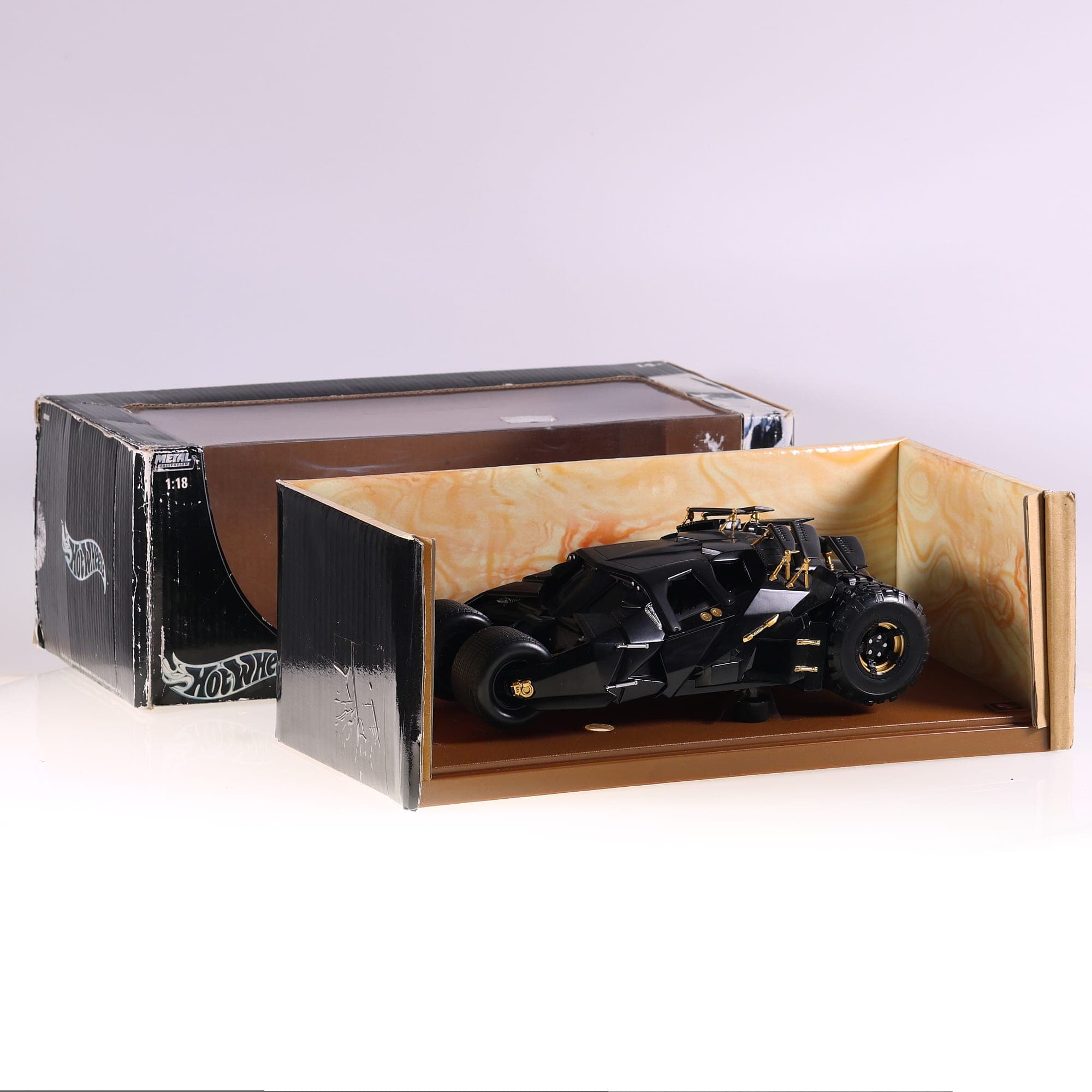 Hot Wheels Batmobile 1/18 Noir avec boîte — photo 1